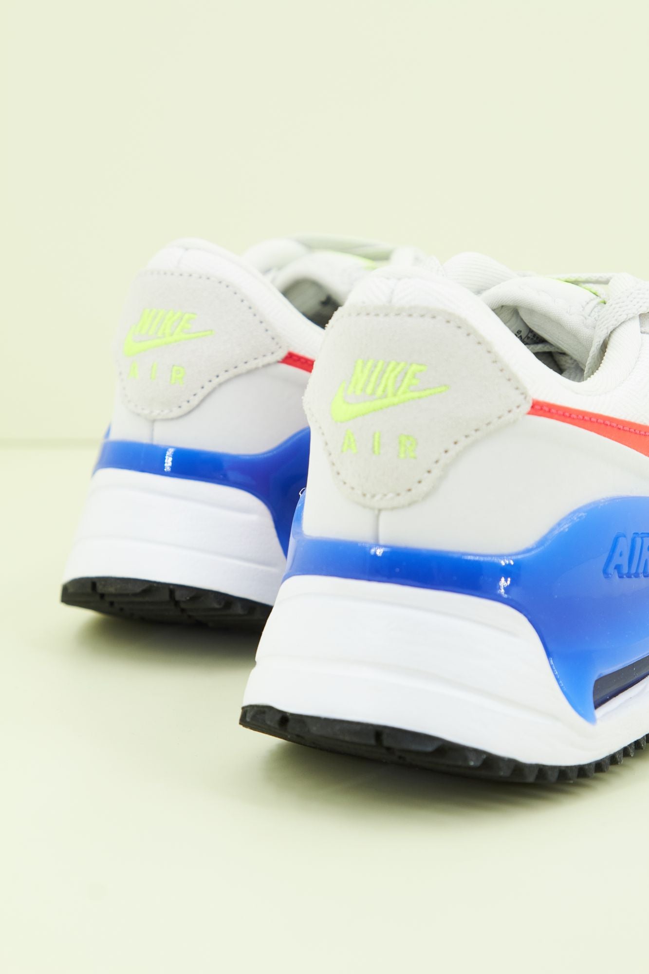 NIKE MAX SYSTM en color BLANCO (3)