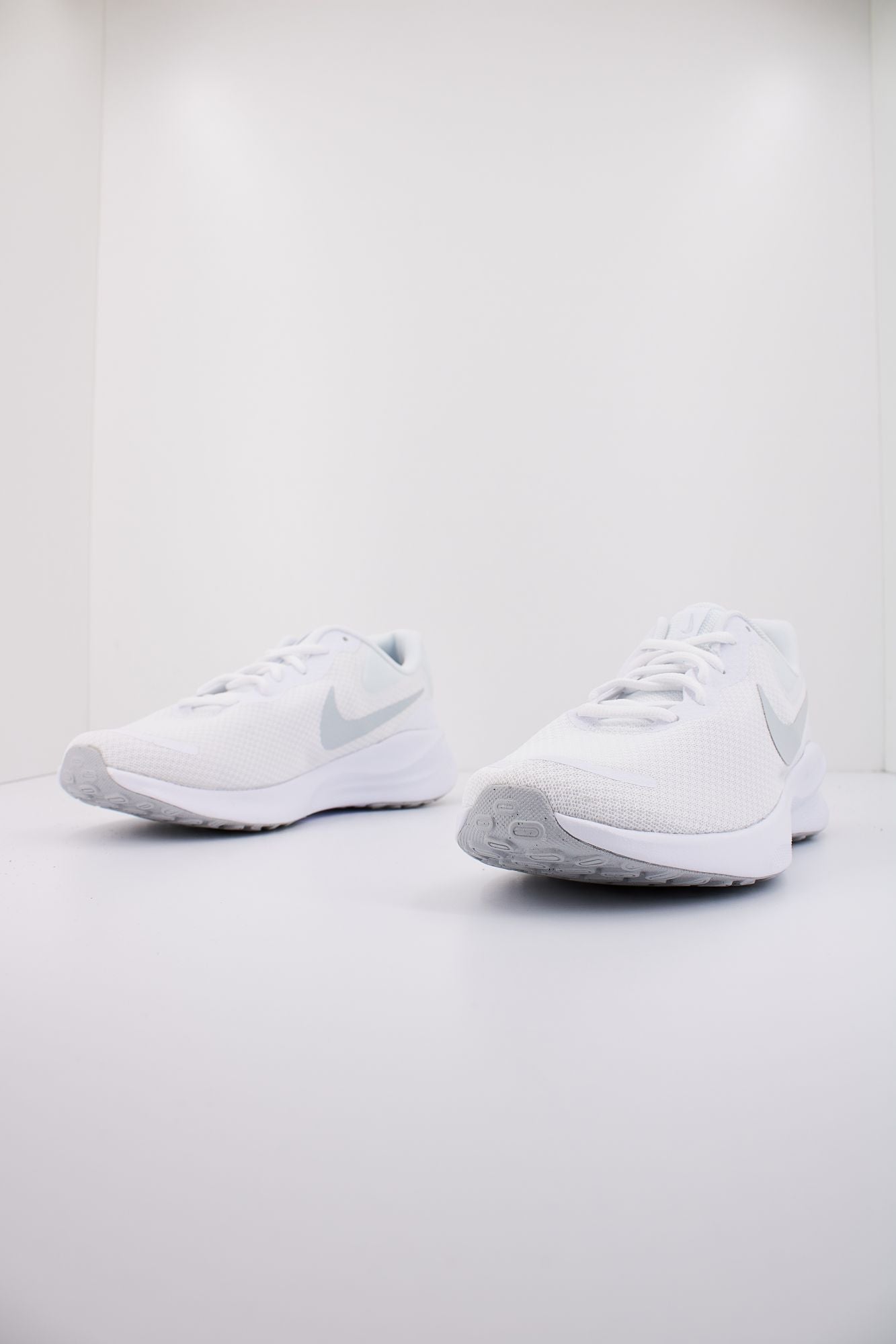 NIKE REVOLUTION 7 en color BLANCO (2)