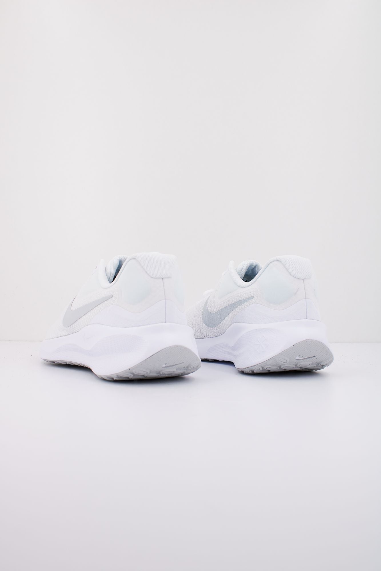 NIKE REVOLUTION 7 en color BLANCO (3)