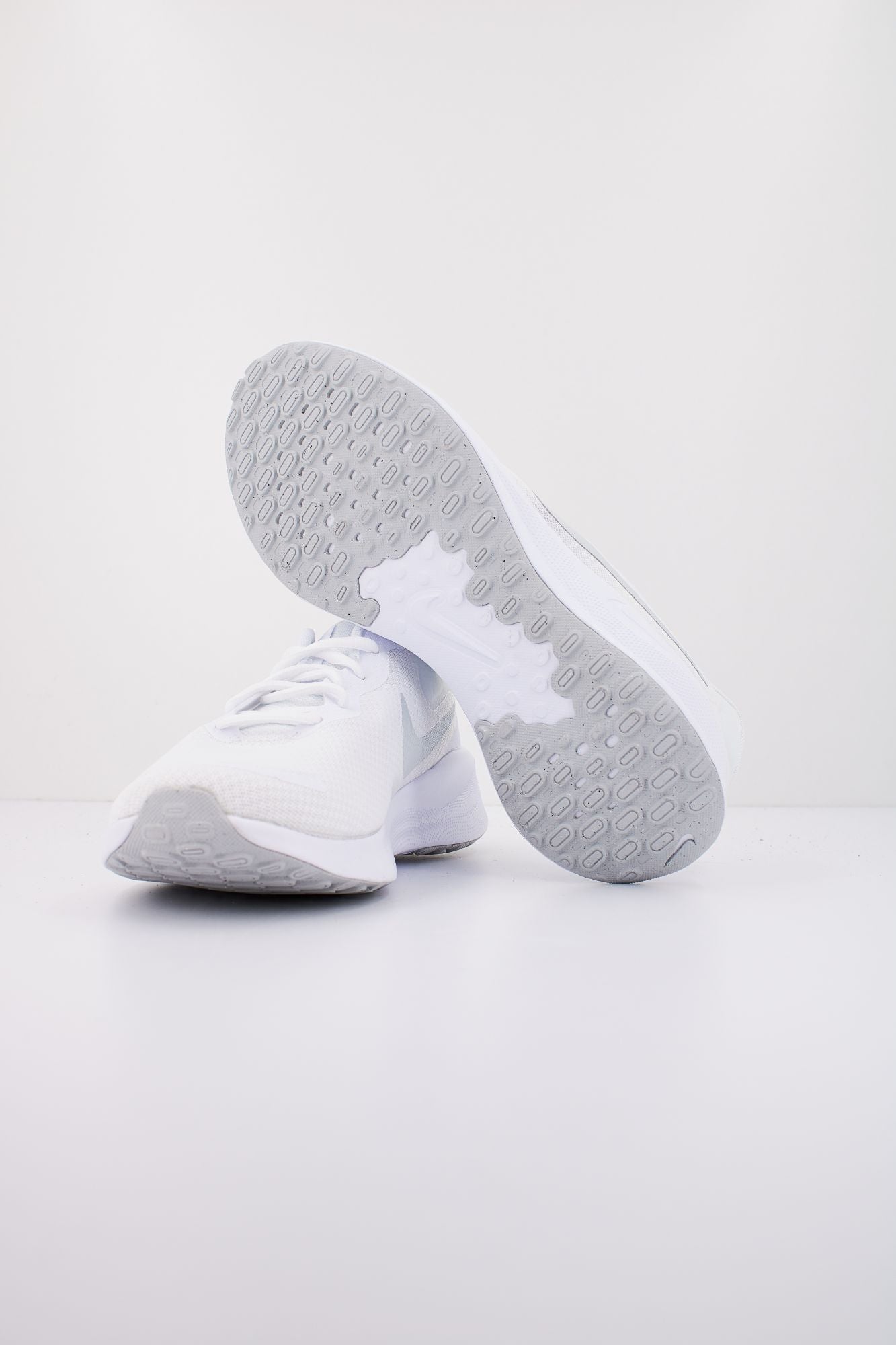 NIKE REVOLUTION 7 en color BLANCO (4)