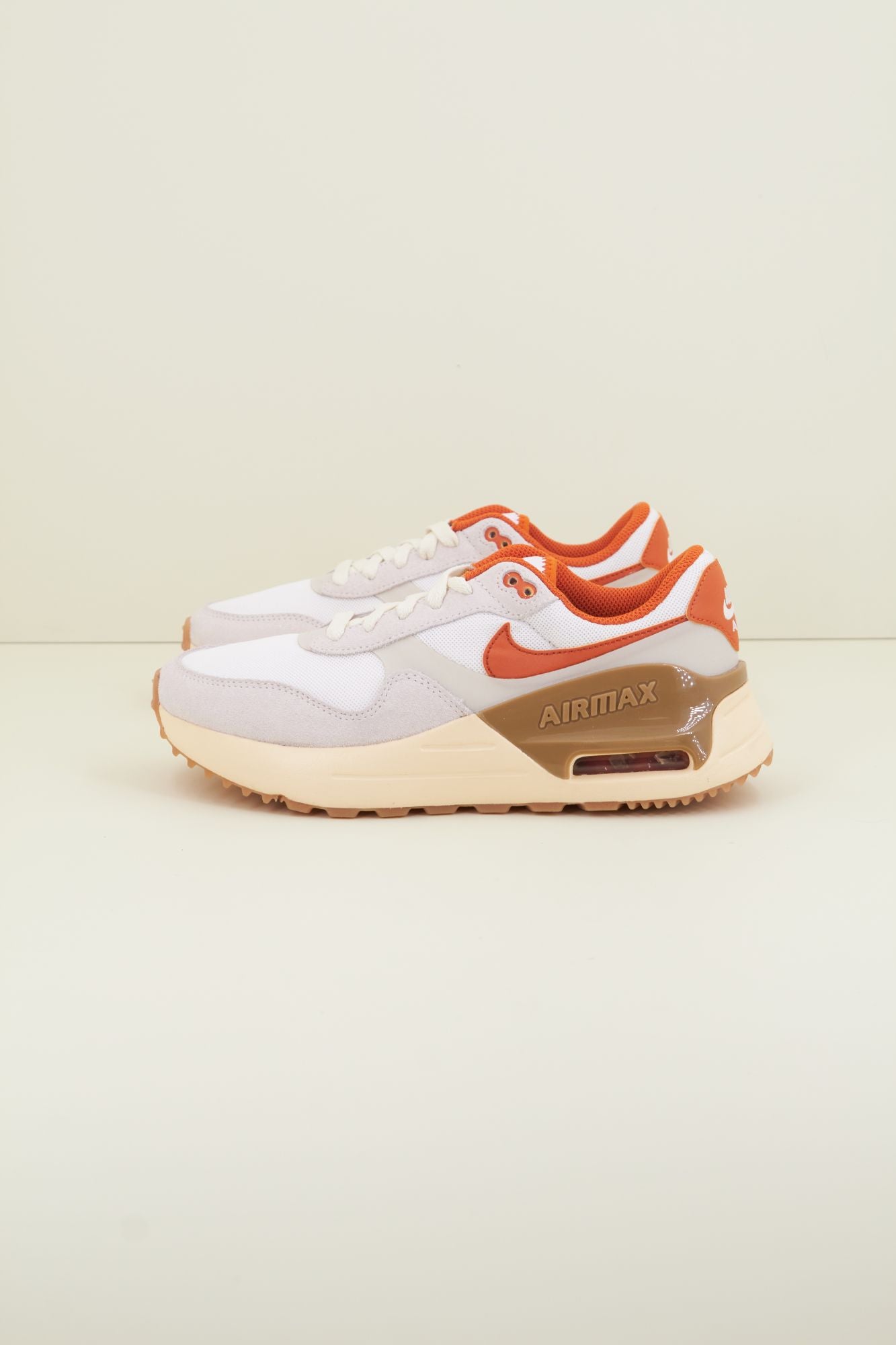 NIKE SYSTM en color NARANJA (1)
