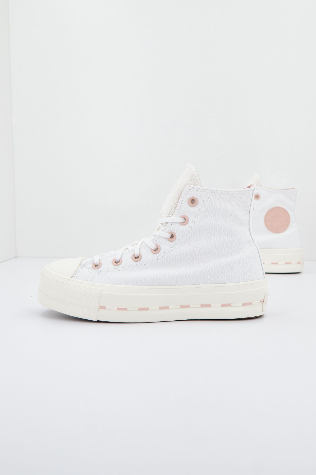 CONVERSE CHUCK TAYLOR ALL STAR LIFT en color BLANCO (1)