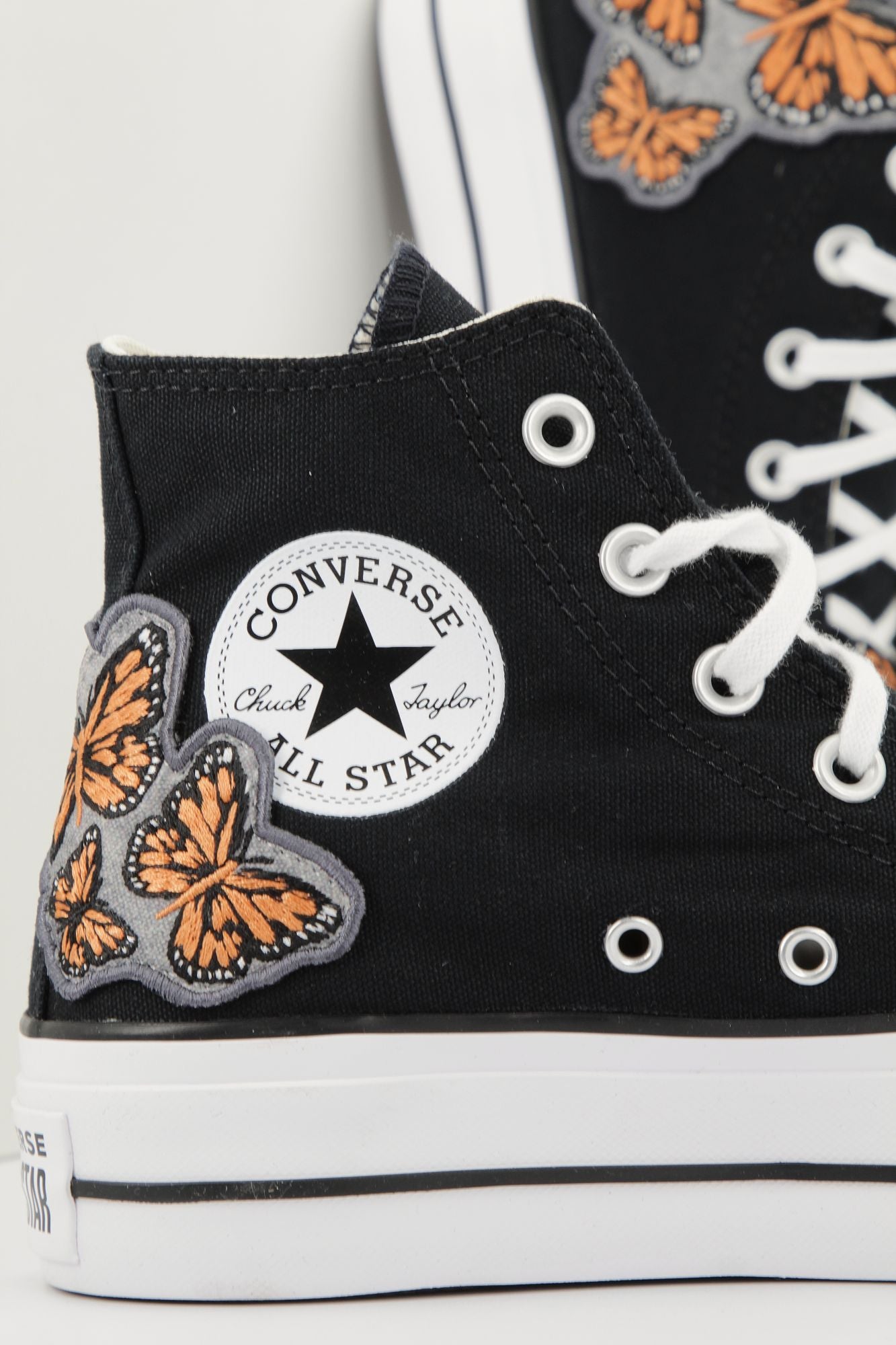CONVERSE CHUCK TAYLOR ALL STAR LIFT CANVAS LTD en color NEGRO (4)