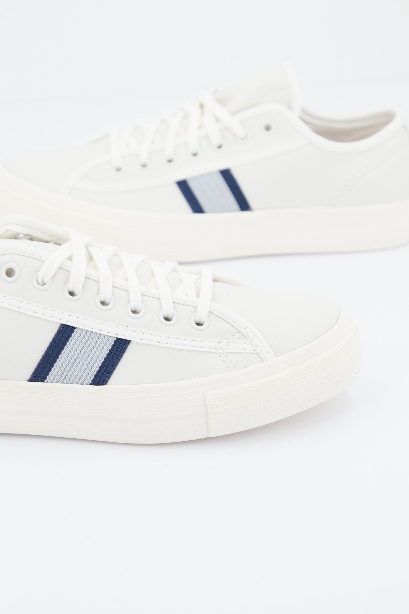 CONVERSE PLAYER LT OX en color BLANCO (2)