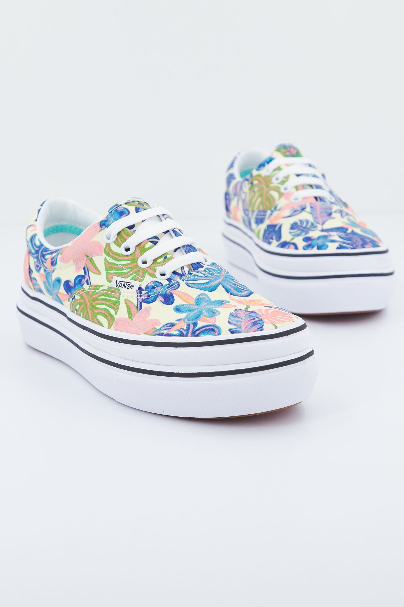 VANS UA SUPER COMFYCUSH ERA en color FLORAL (2)