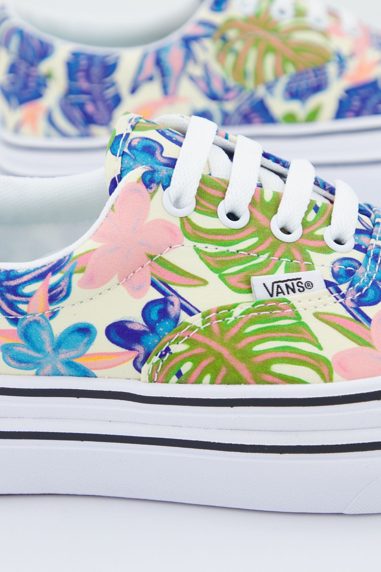 VANS UA SUPER COMFYCUSH ERA en color FLORAL (4)