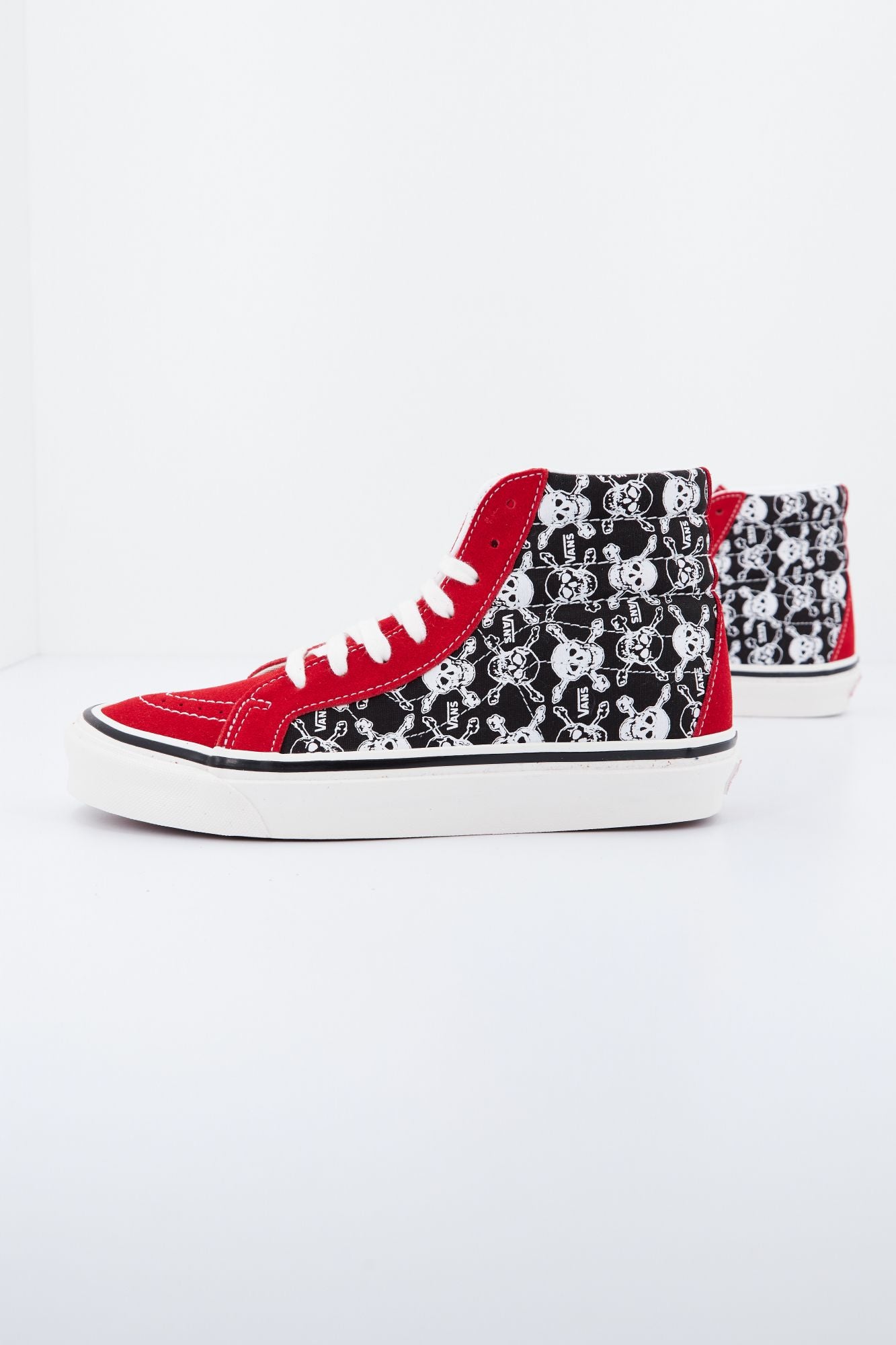 VANS UA SK8-HI 38 DX en color ROJO (2)