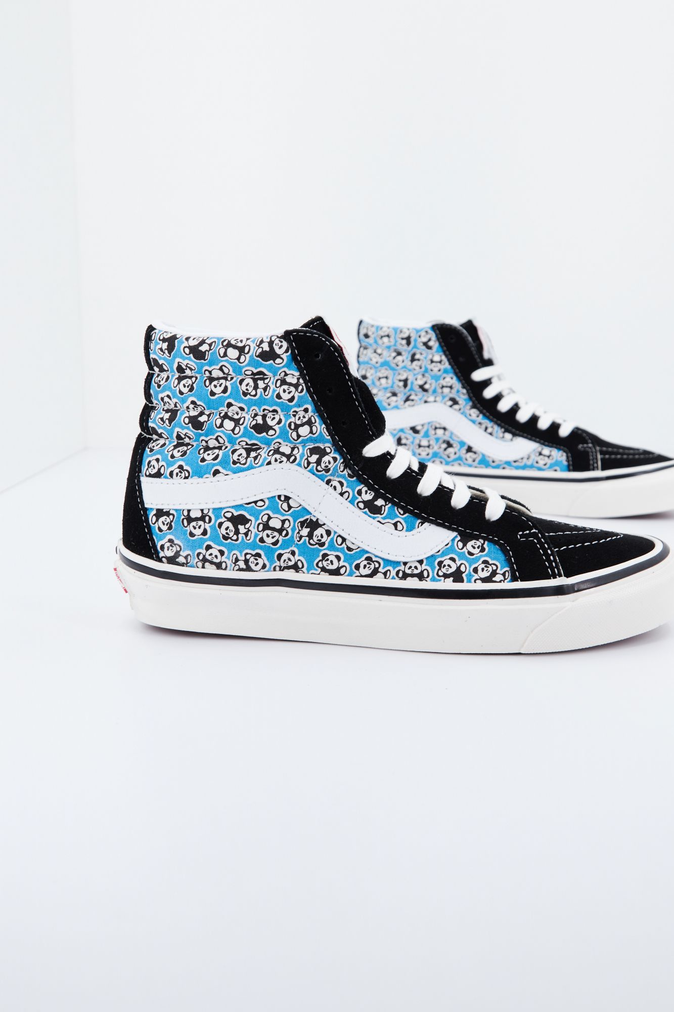 VANS UA SK8-HI 38 DX en color AZUL (2)