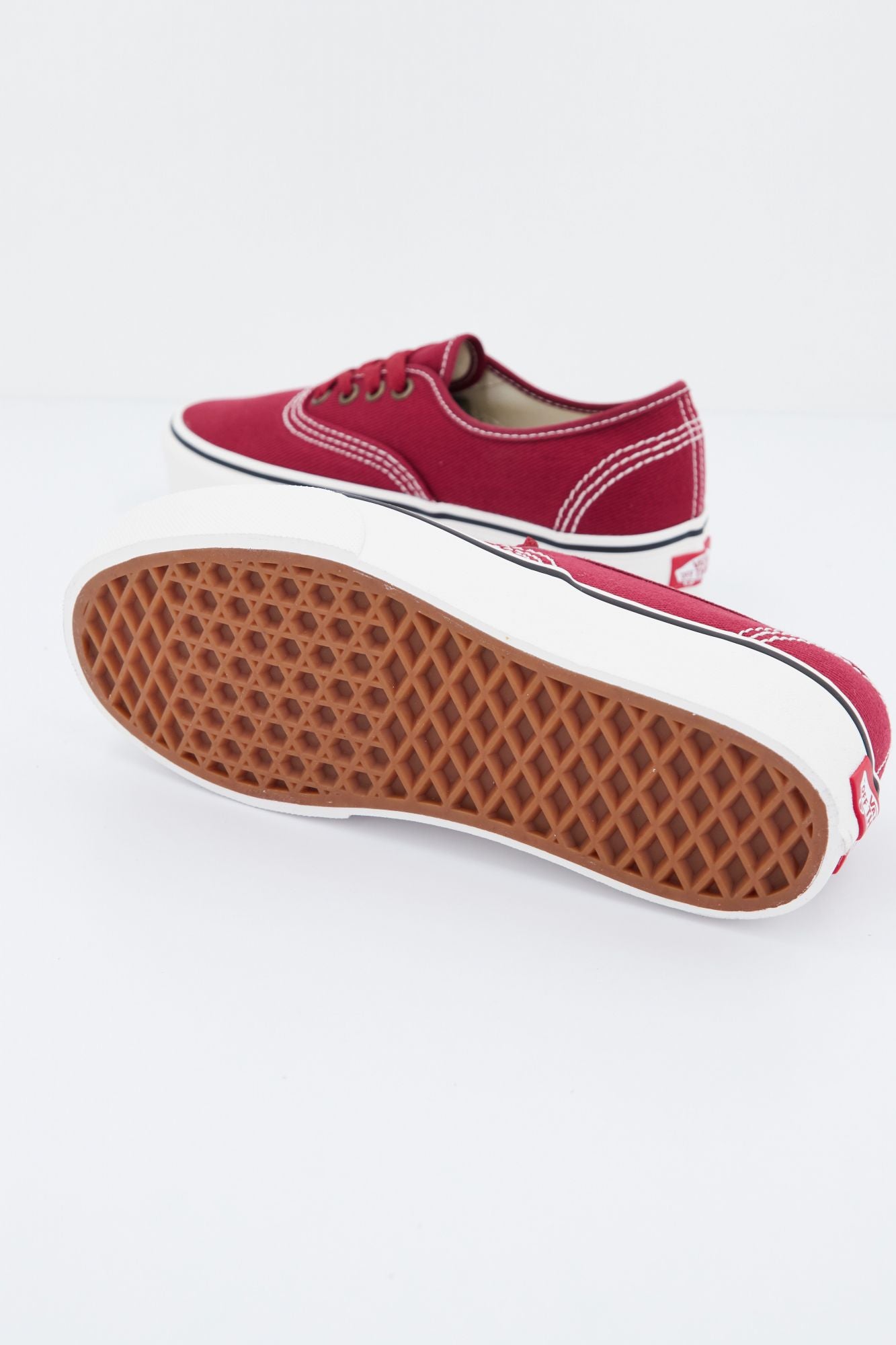 VANS UA AUTHENTIC PLATFORM en color BURDEOS (3)