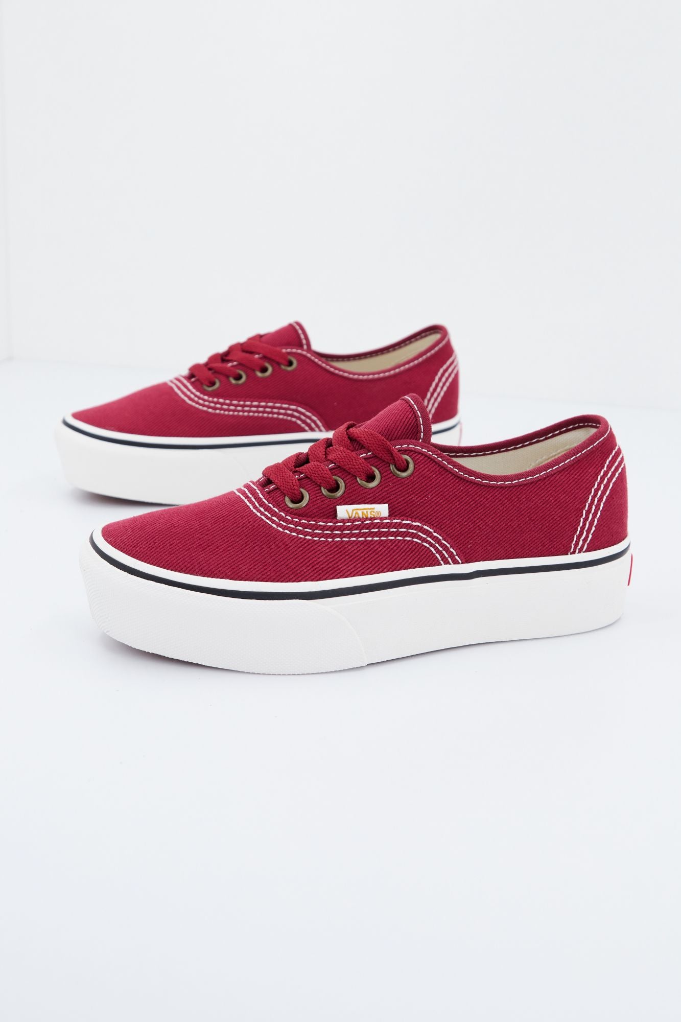 VANS UA AUTHENTIC PLATFORM en color BURDEOS (4)