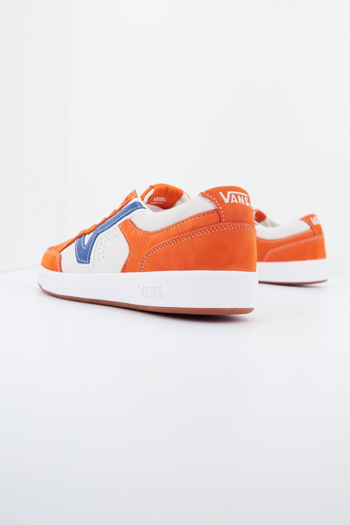 VANS UA LOWLAND CC en color NARANJA (4)