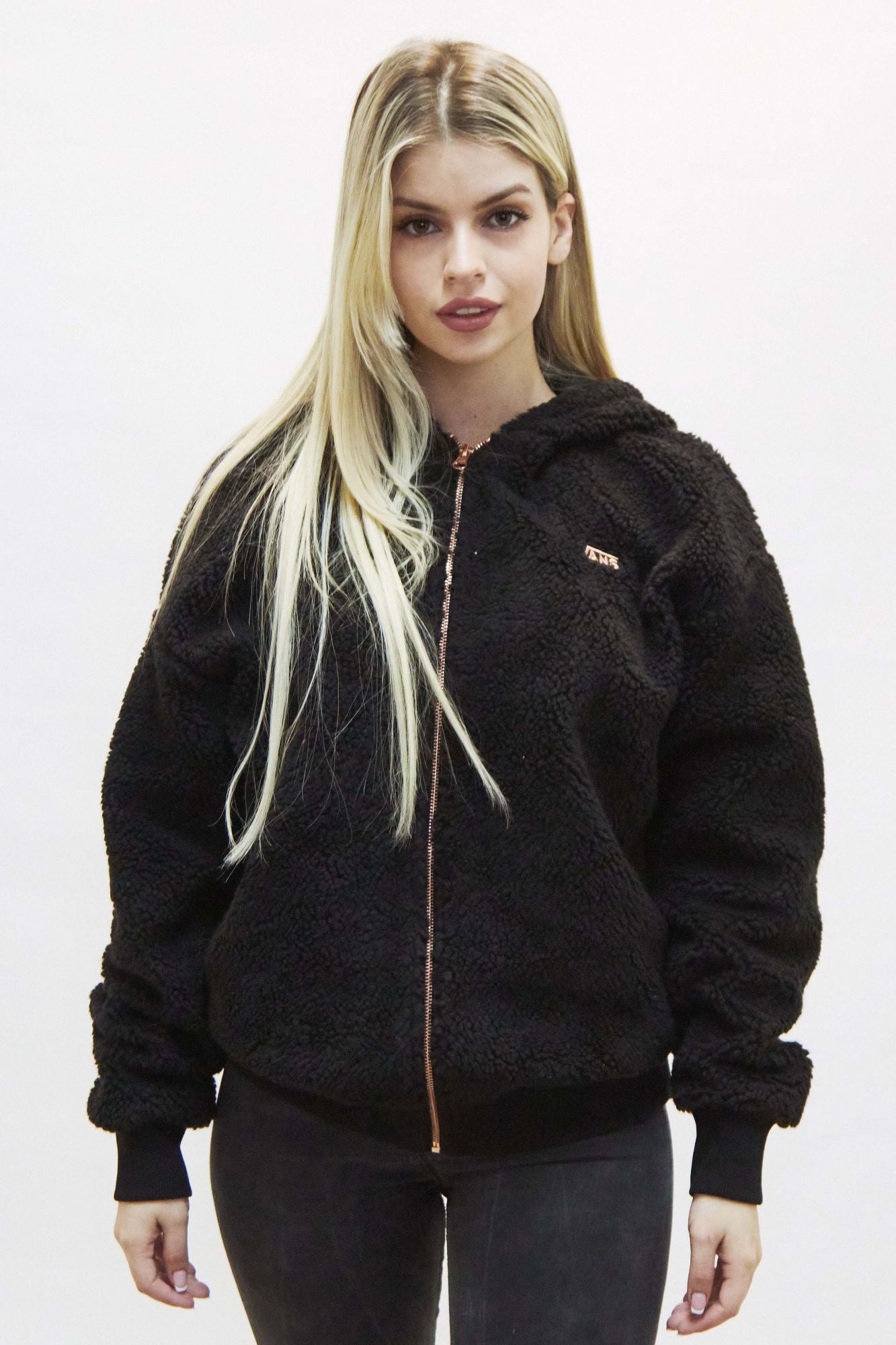VANS SOAR UP ZIP HOODIE en color NEGRO (1)