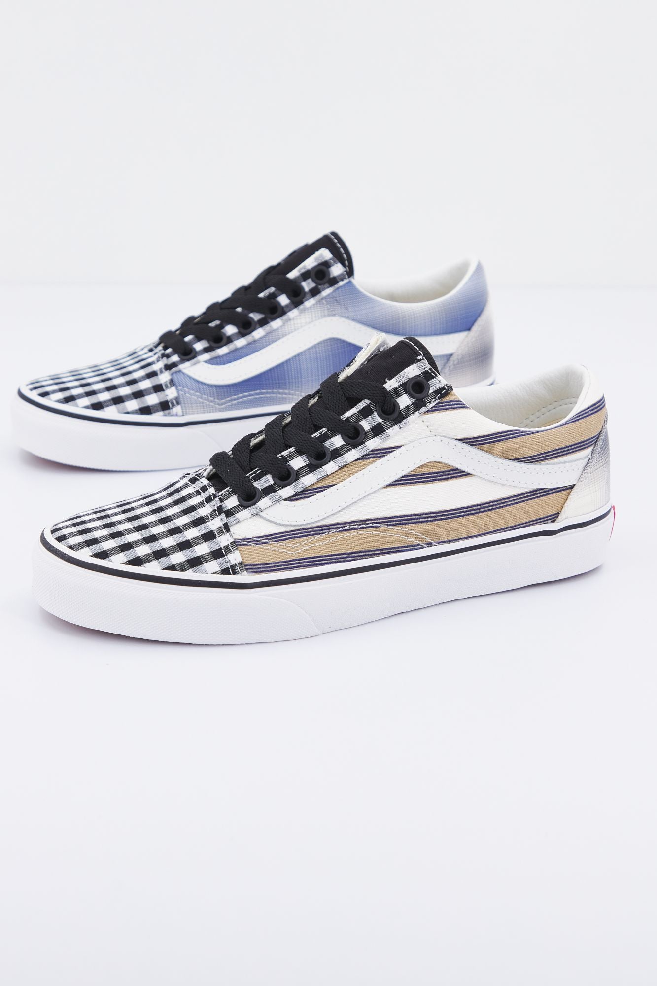 VANS UA OLD SKOOL en color BLANCO (1)