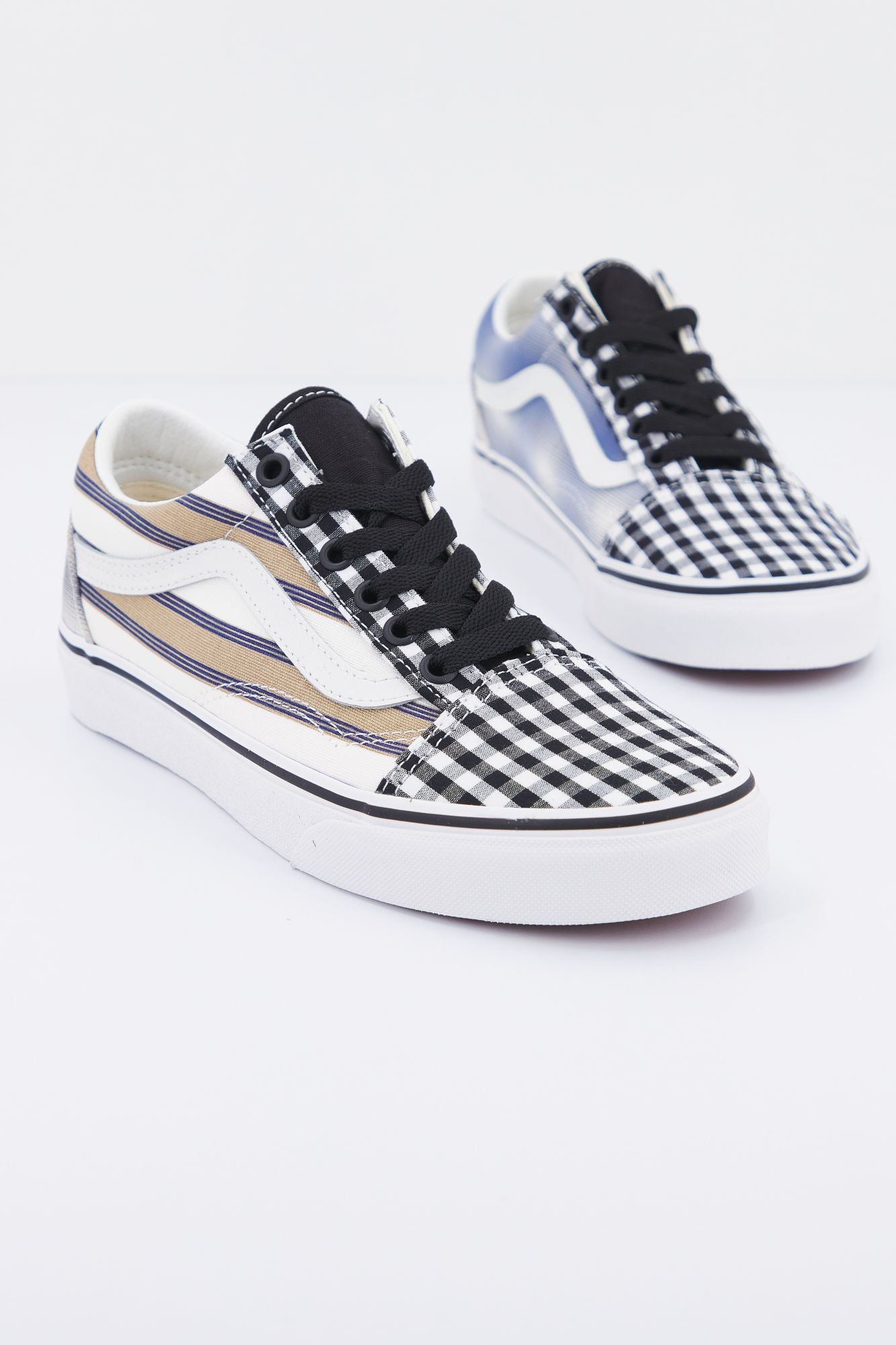 VANS UA OLD SKOOL en color BLANCO (2)