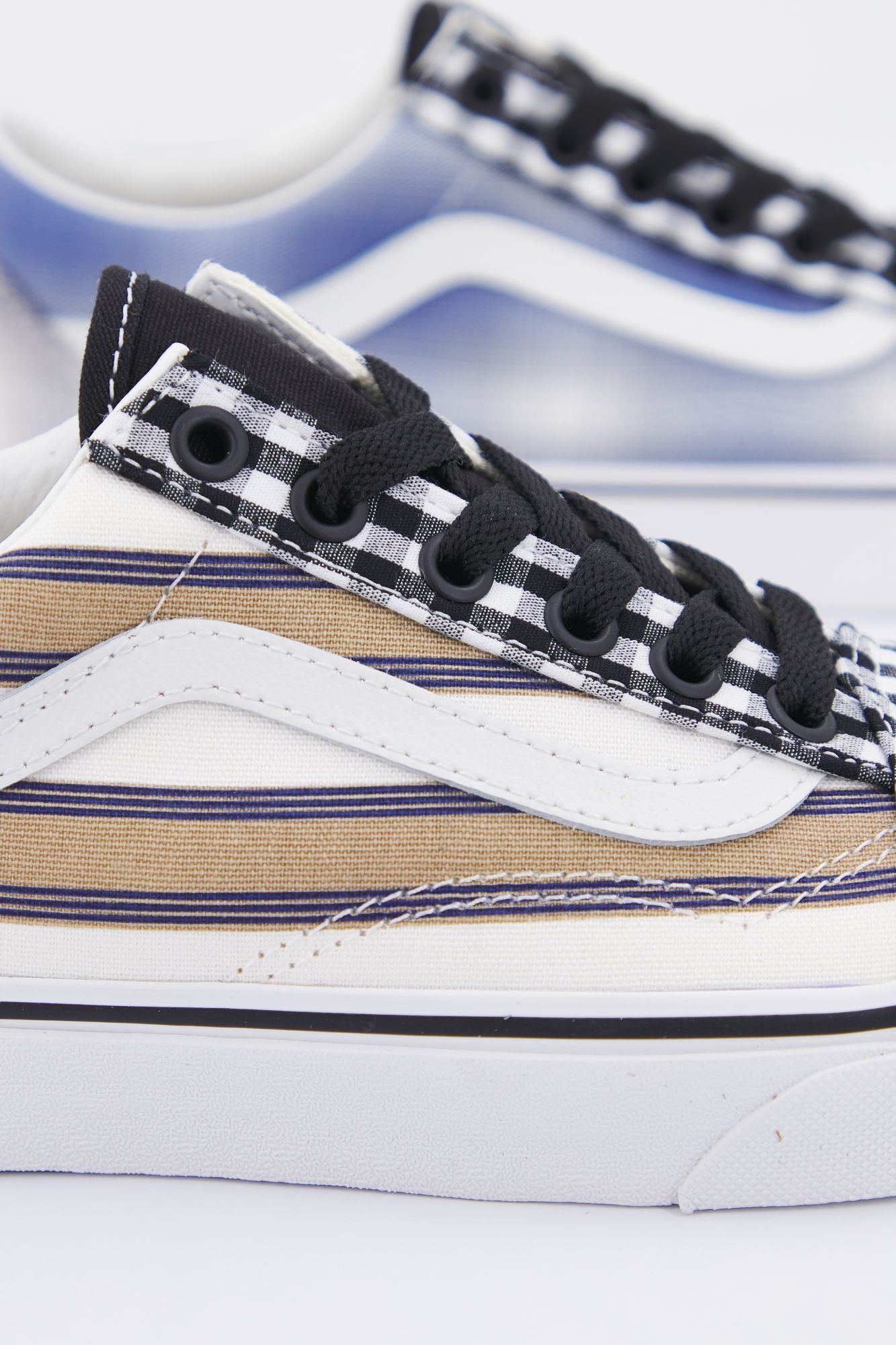 VANS UA OLD SKOOL en color BLANCO (4)