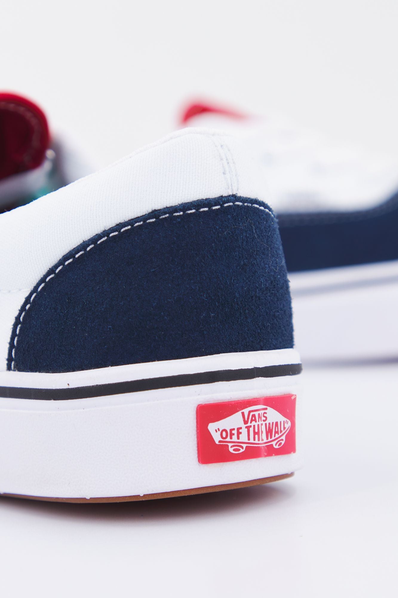 VANS UA COMFYCUSH ERA en color BLANCO (4)