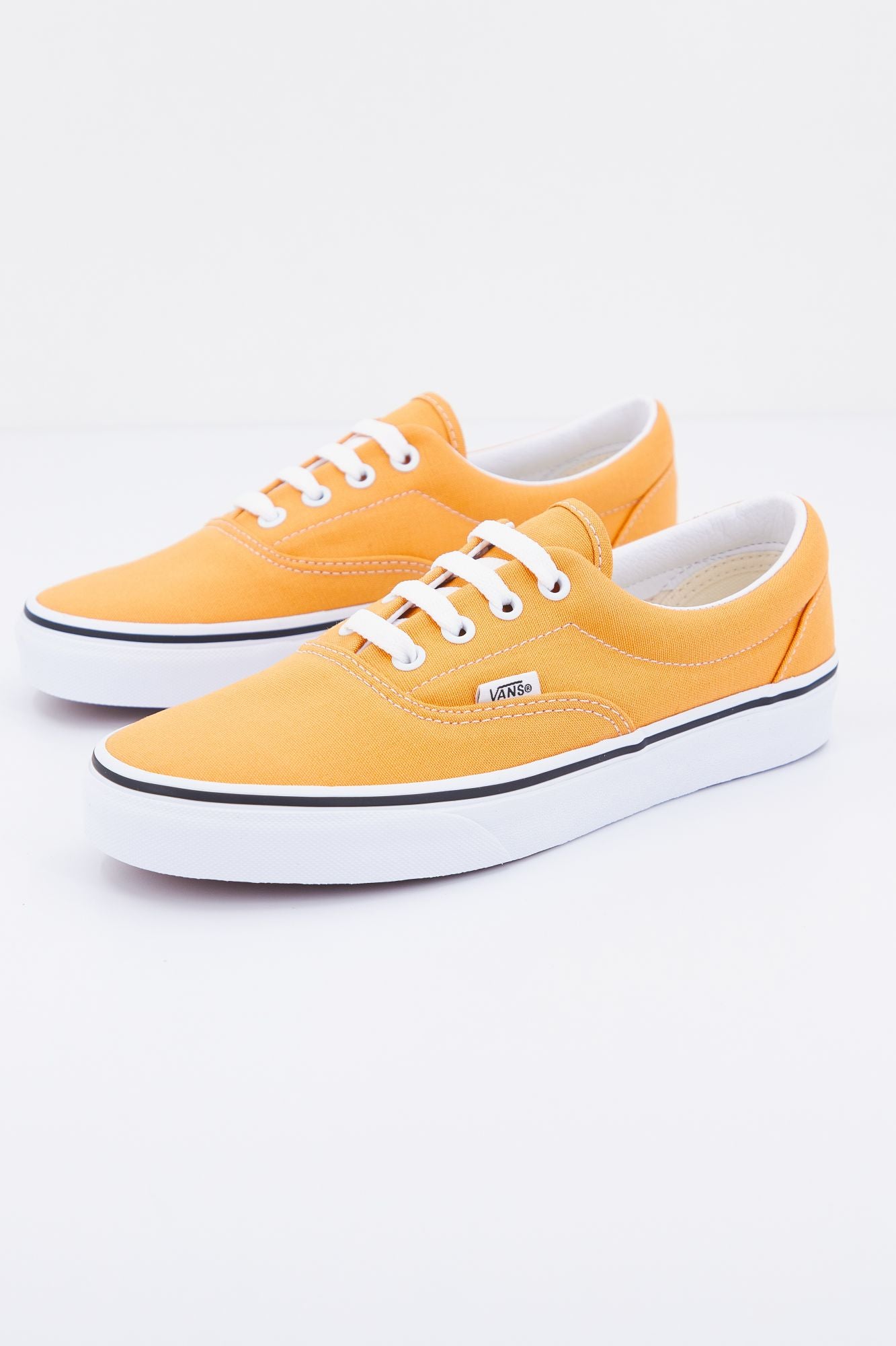 VANS UA ERA en color NARANJA (1)