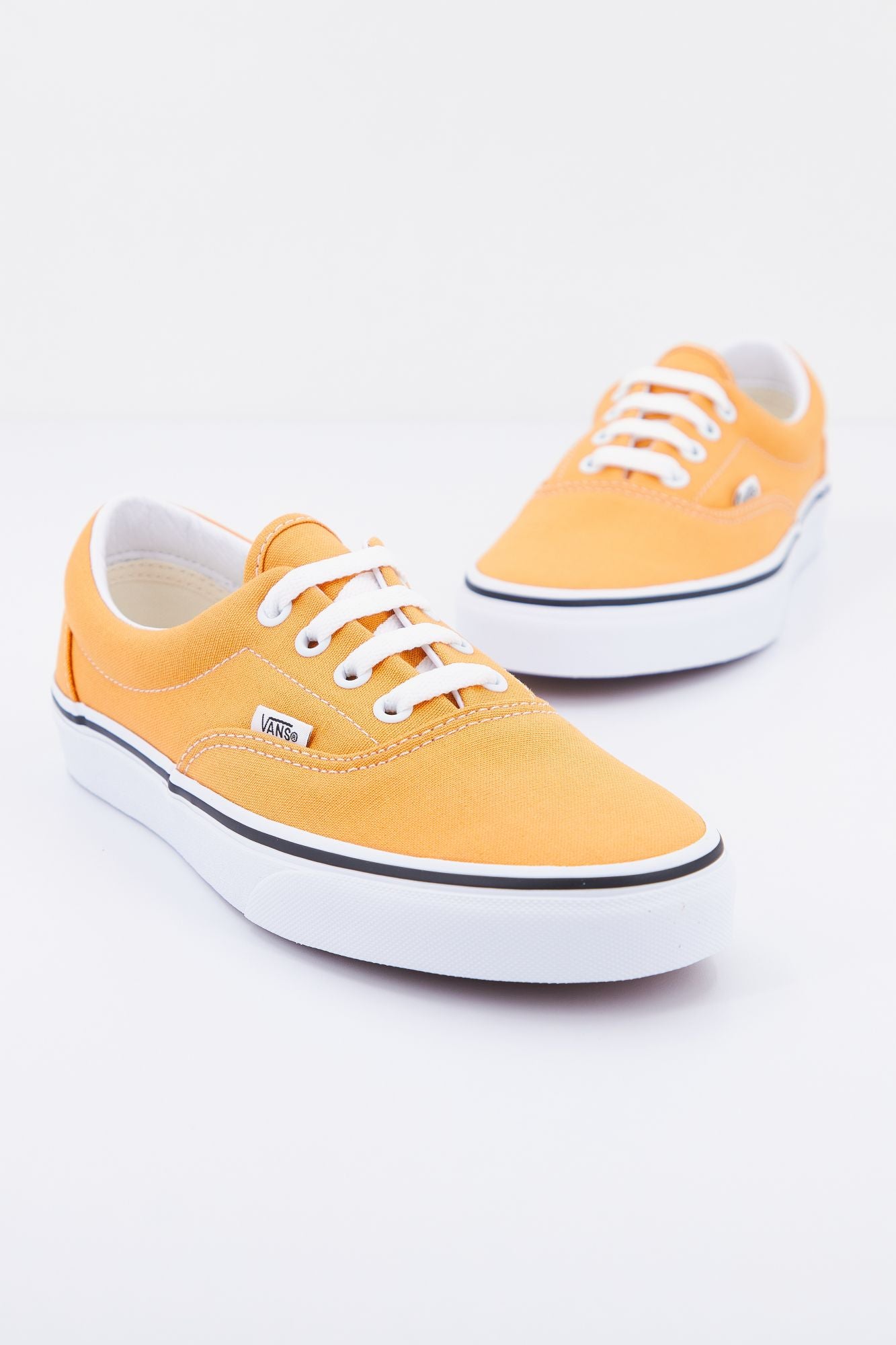 VANS UA ERA en color NARANJA (2)