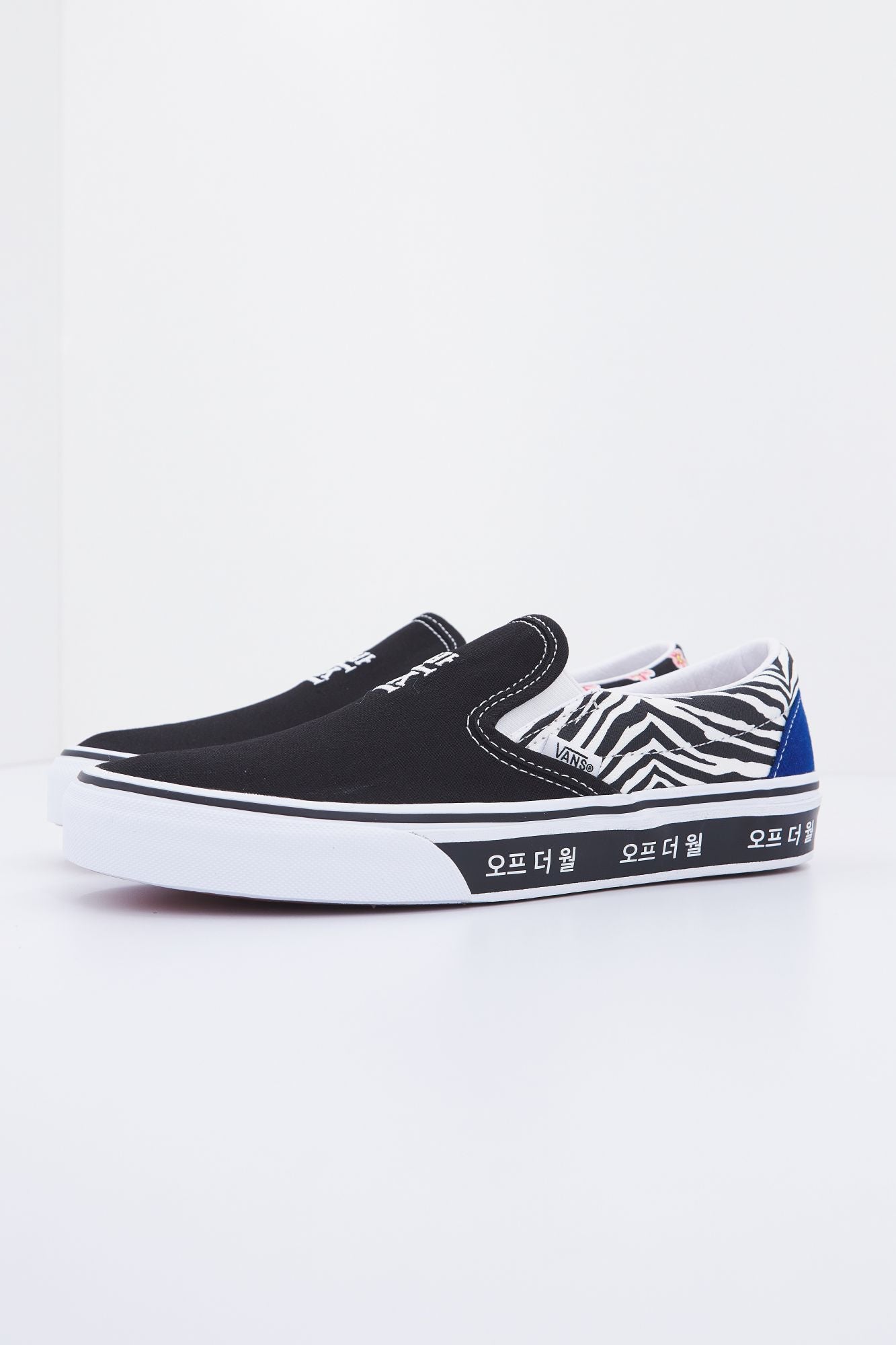 VANS UA CLASSIC SLIP-ON en color NEGRO (3)