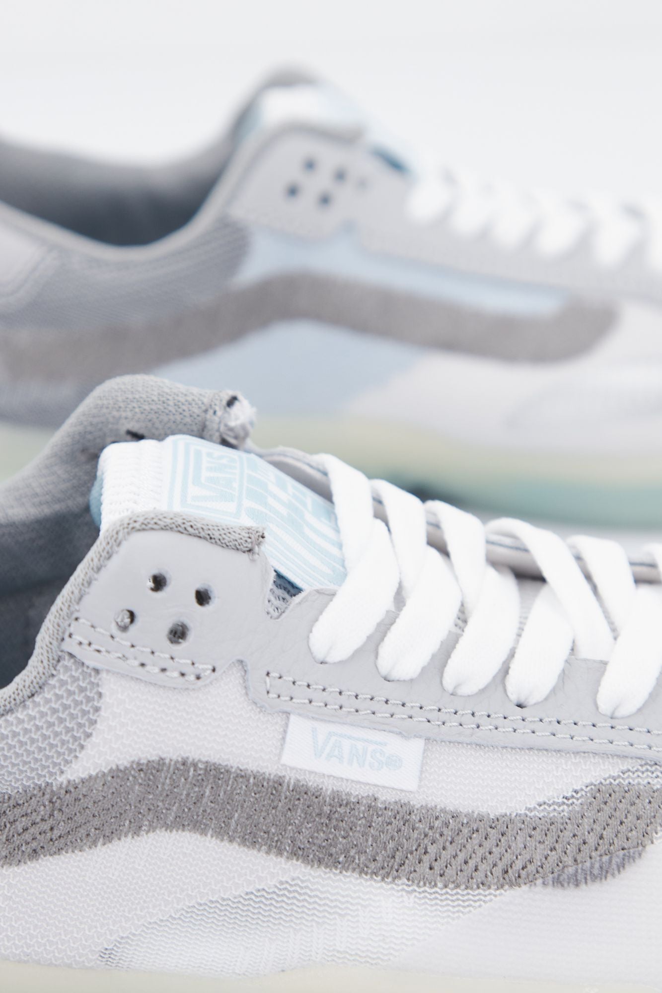 VANS UA EVDNT ULTIMATEWAFFL en color GRIS (4)