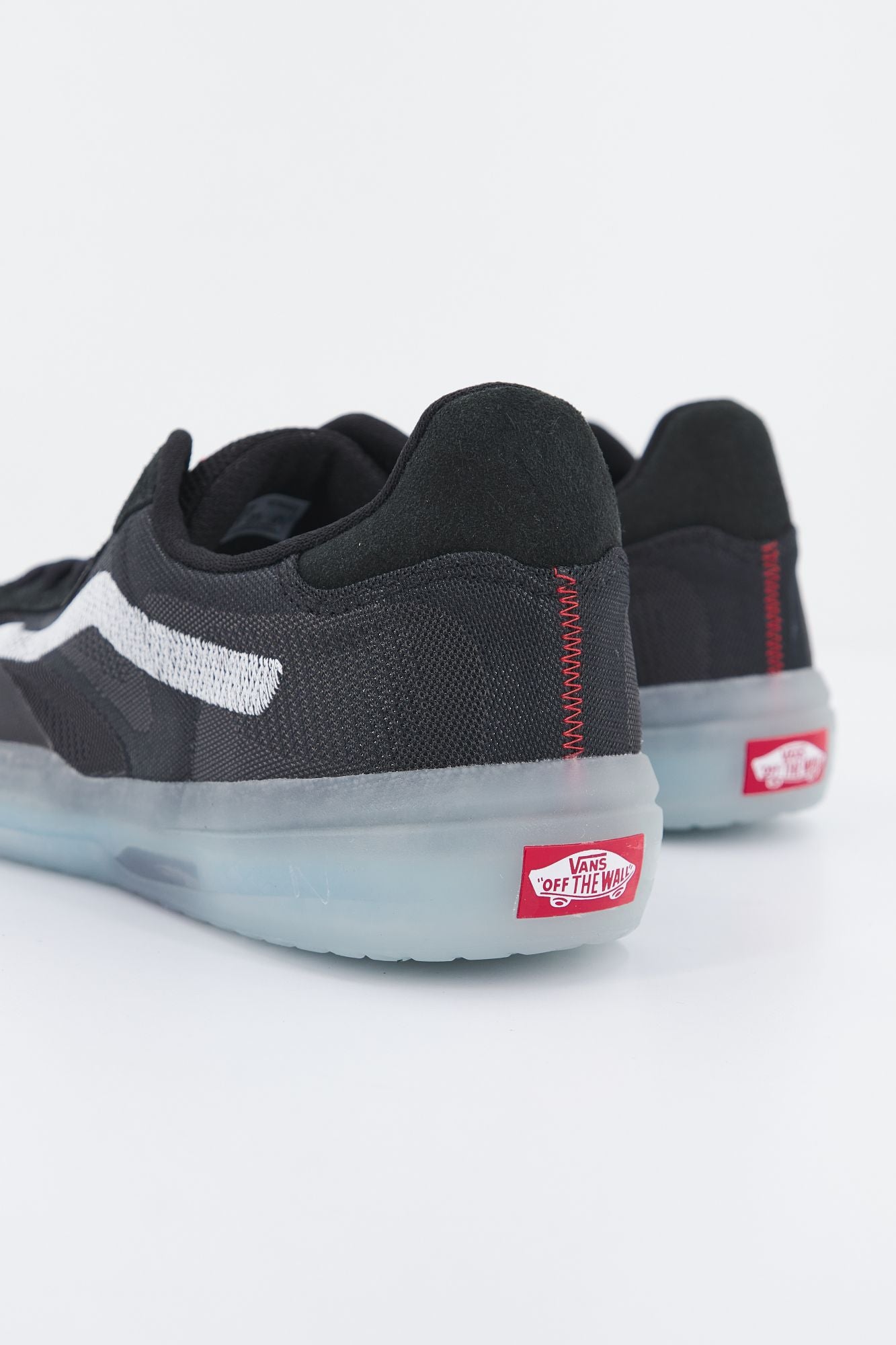 VANS UA EVDNT ULTIMATEWAFFL en color NEGRO (3)