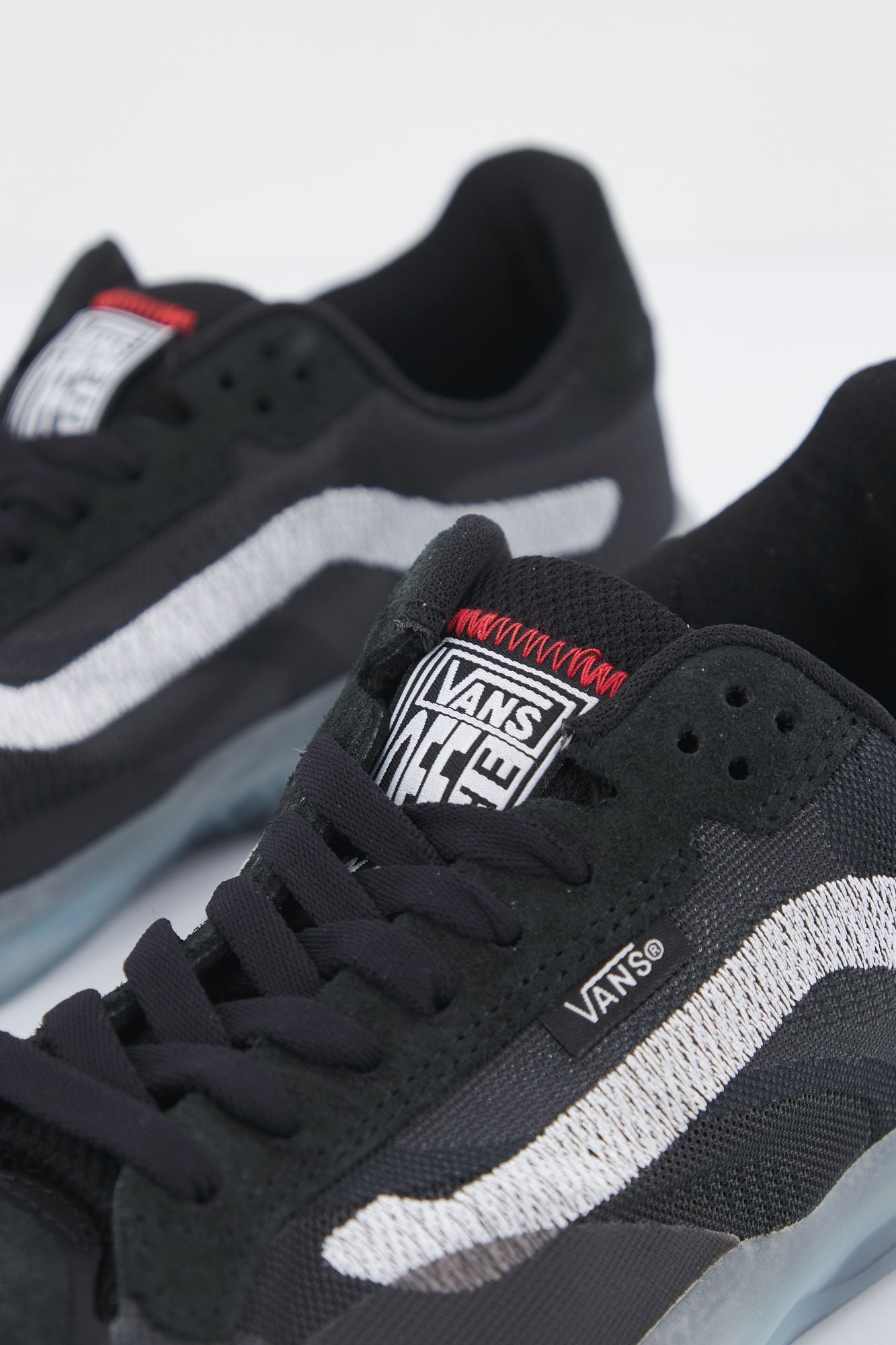 VANS UA EVDNT ULTIMATEWAFFL en color NEGRO (4)