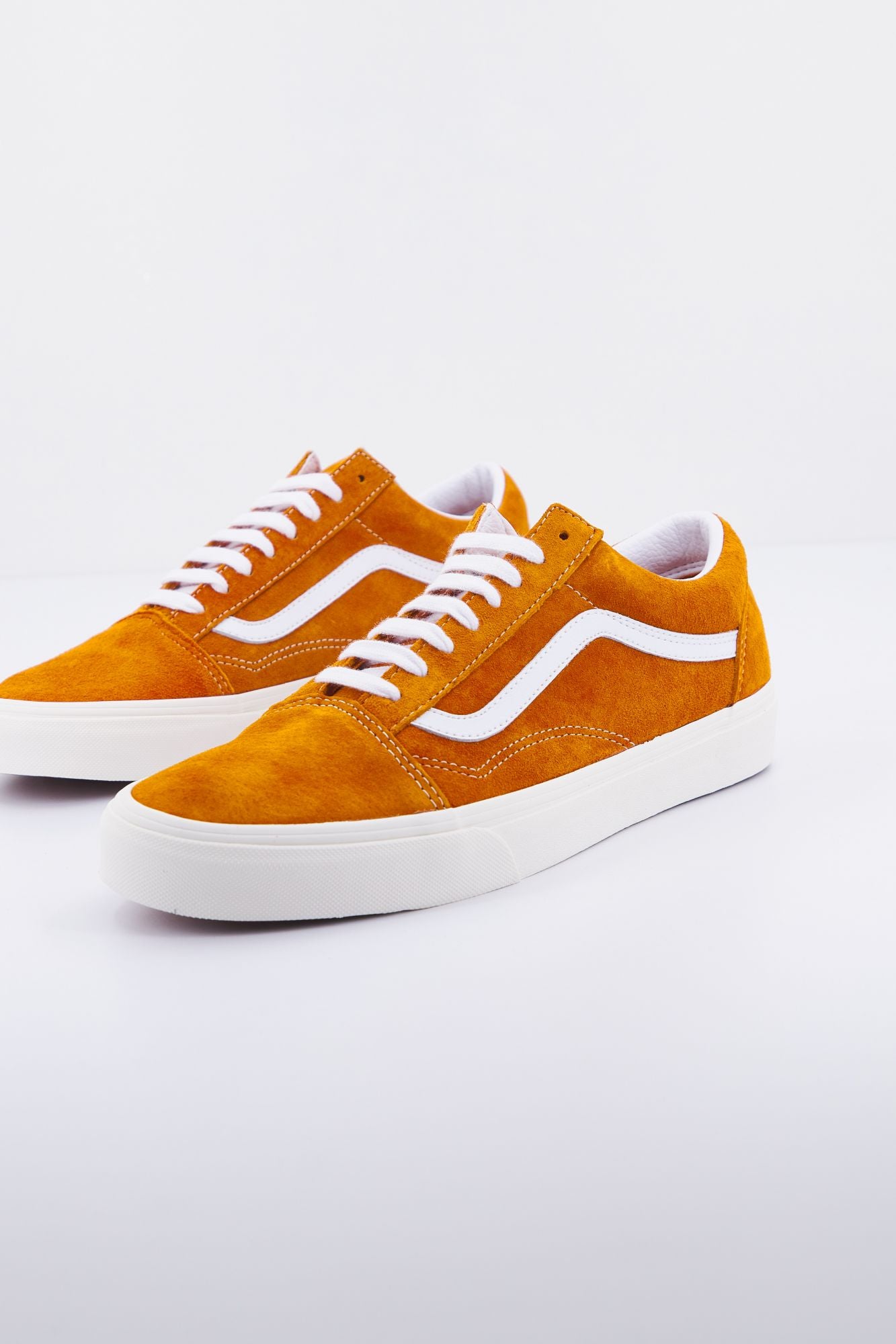 VANS UA OLD SKOOL en color MARRON CLARO (1)