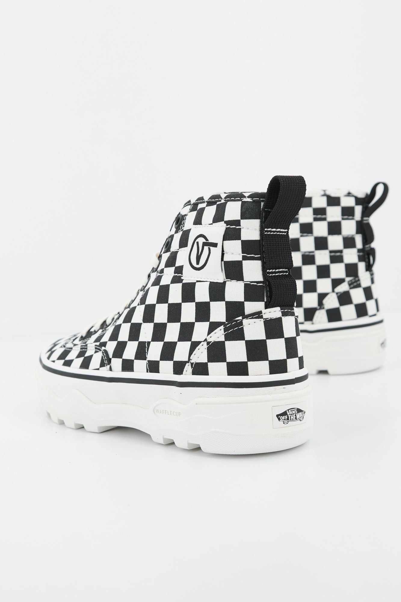 VANS UA SENTRY WC en color BEIS (3)