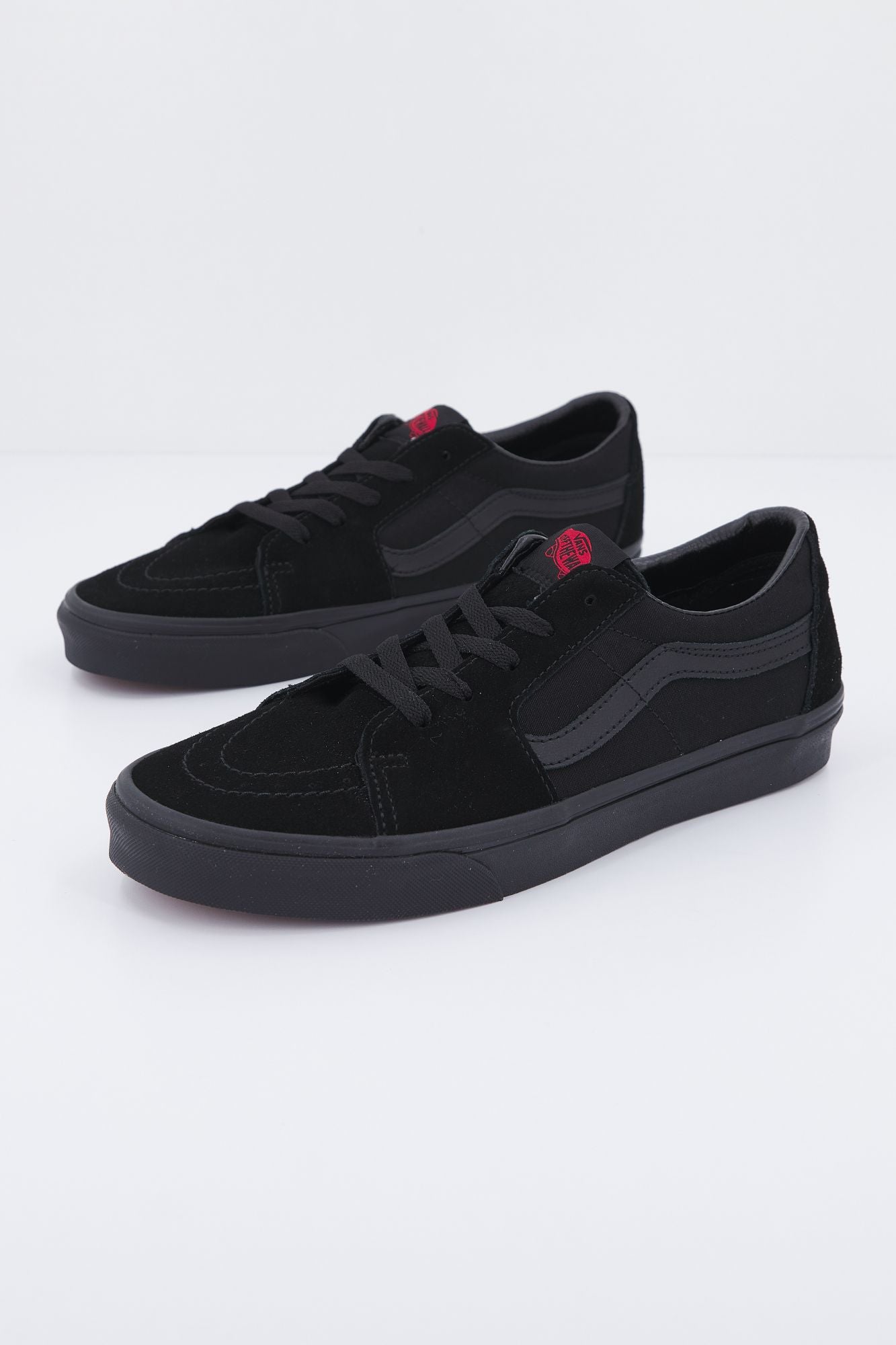 VANS UA SK8-LOW en color NEGRO (1)