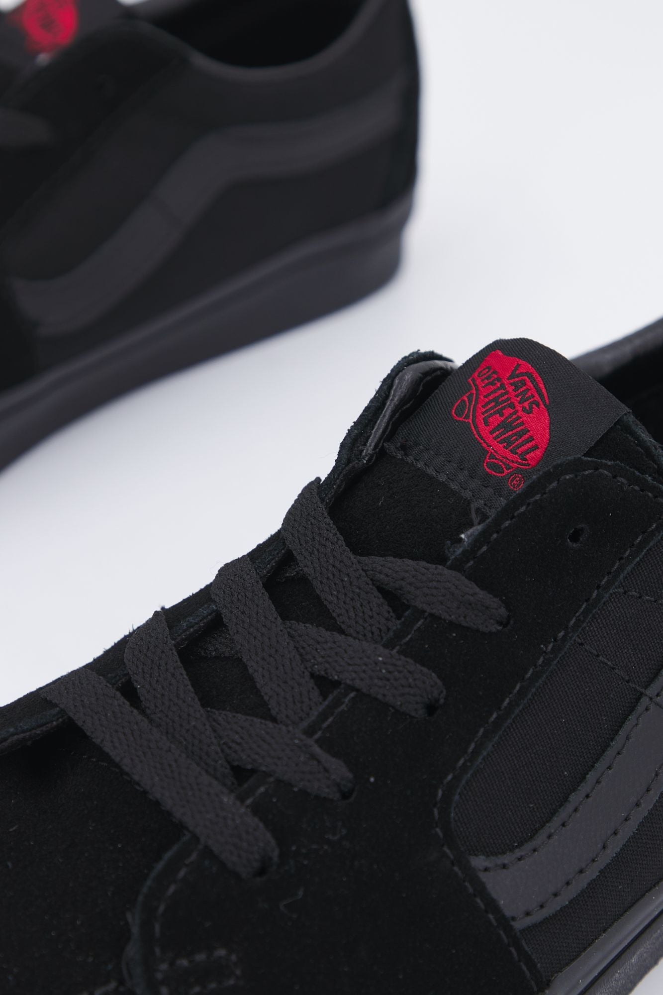 VANS UA SK8-LOW en color NEGRO (3)