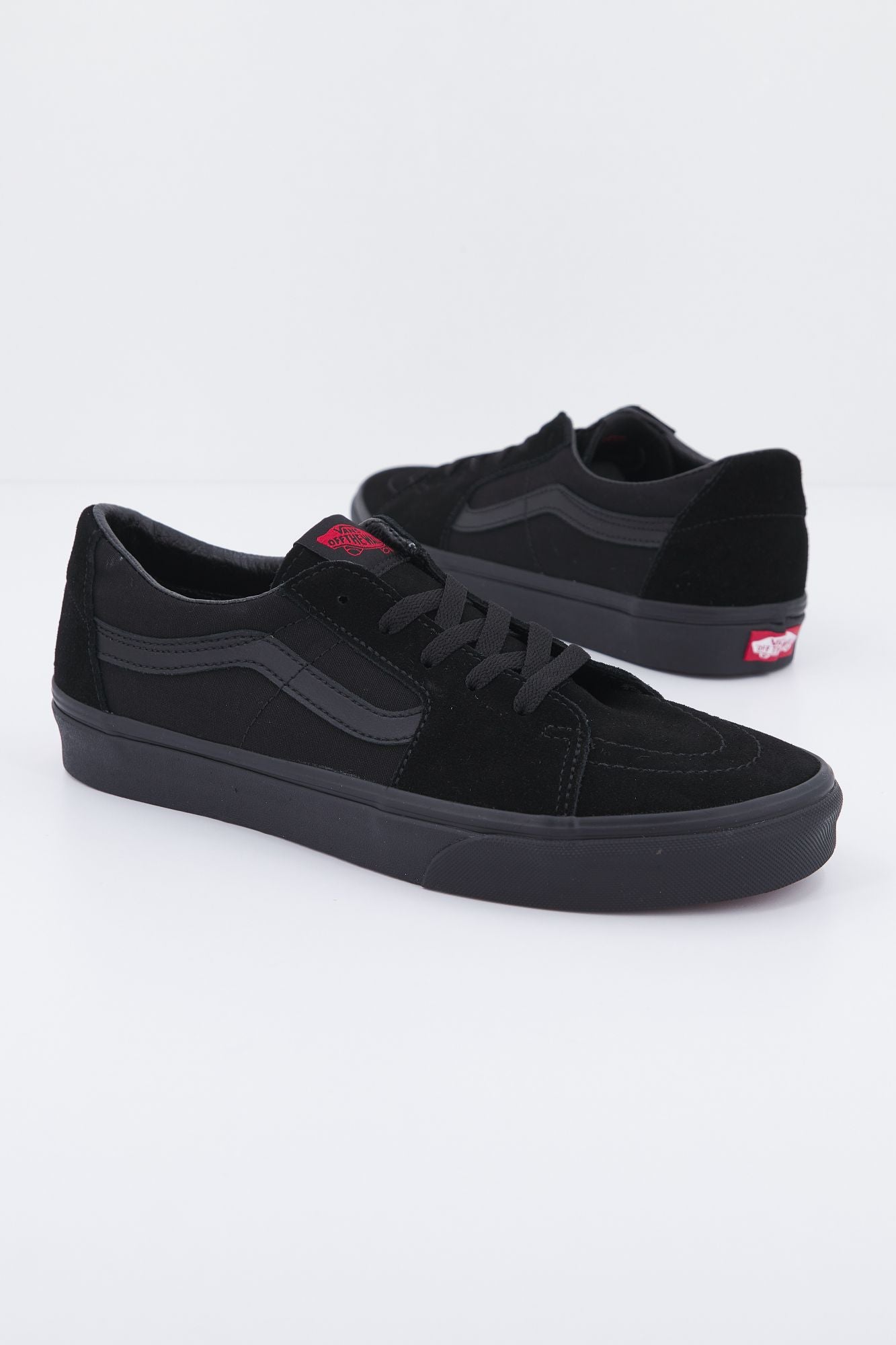 VANS UA SK8-LOW en color NEGRO (4)