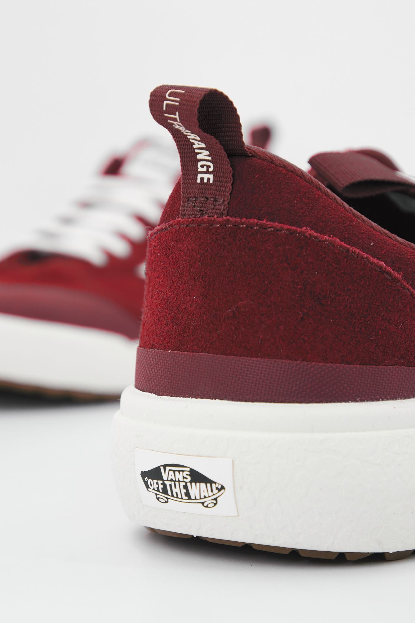 VANS ULTRARANGE EXO SE en color BURDEOS (4)