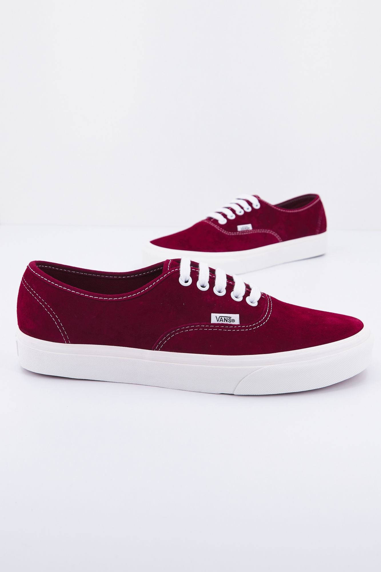 VANS UA AUTHENTIC en color BURDEOS (2)