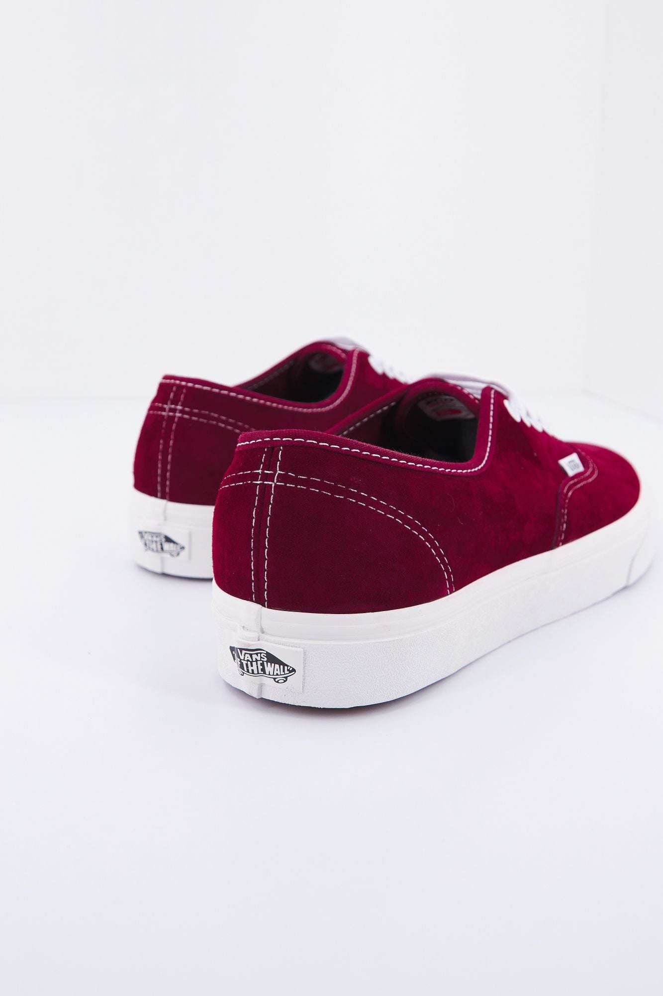 VANS UA AUTHENTIC en color BURDEOS (3)