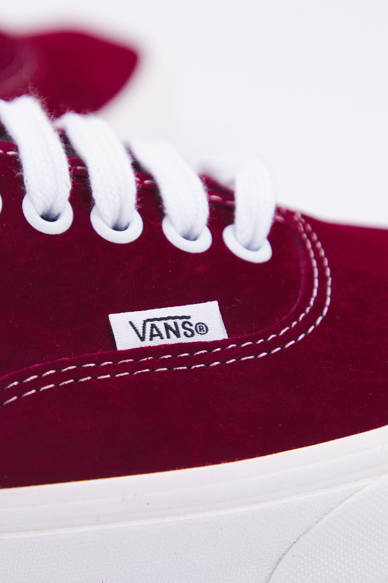 VANS UA AUTHENTIC en color BURDEOS (4)