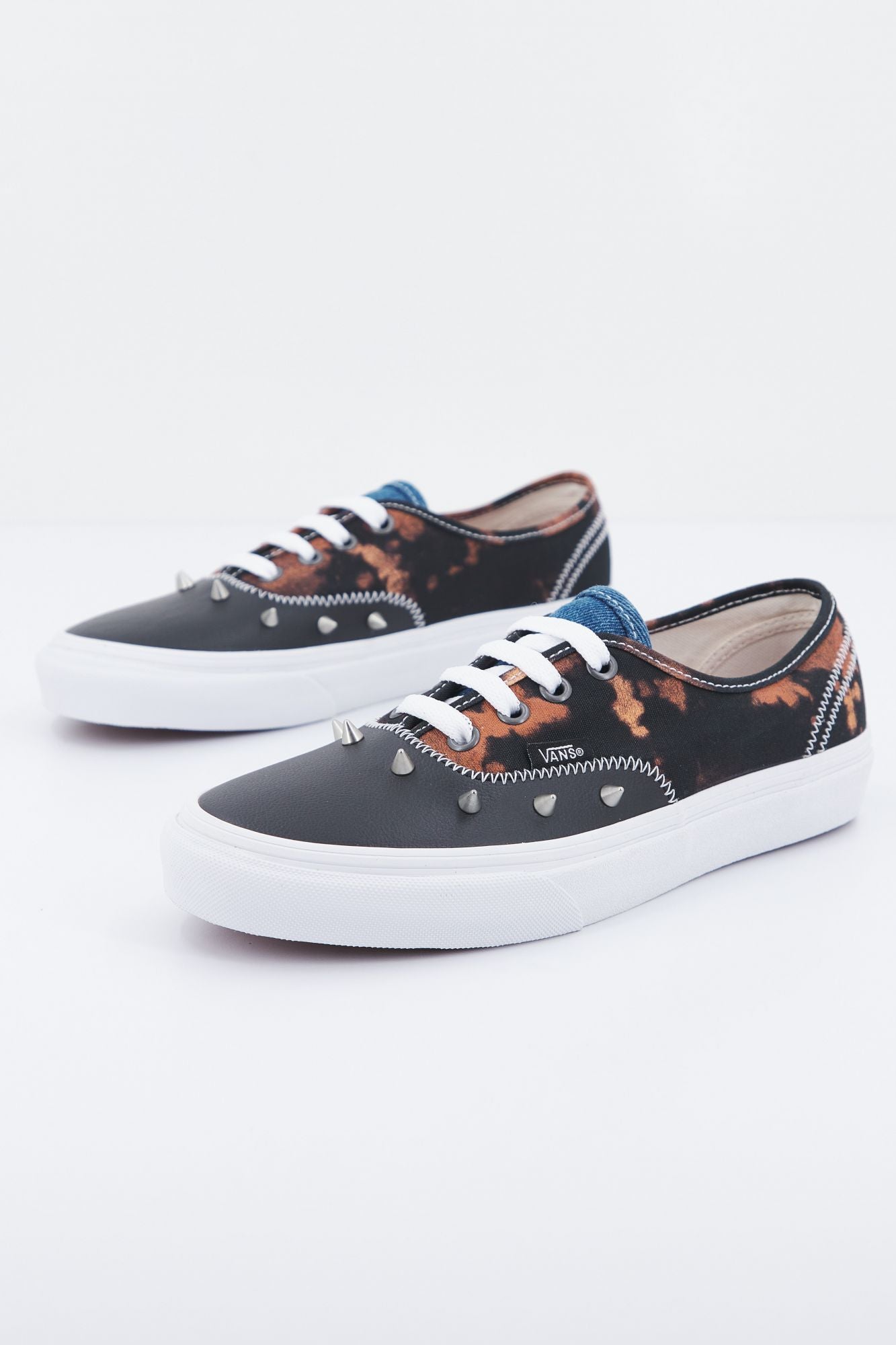 VANS UA AUTHENTIC en color NEGRO (2)