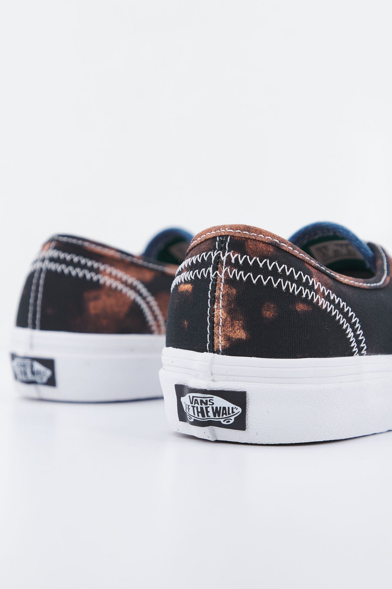 VANS UA AUTHENTIC en color NEGRO (3)