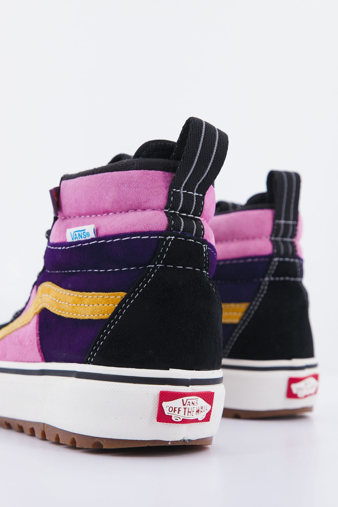VANS UA SK8-Hi MTE-2 en color MULTICOLOR (3)