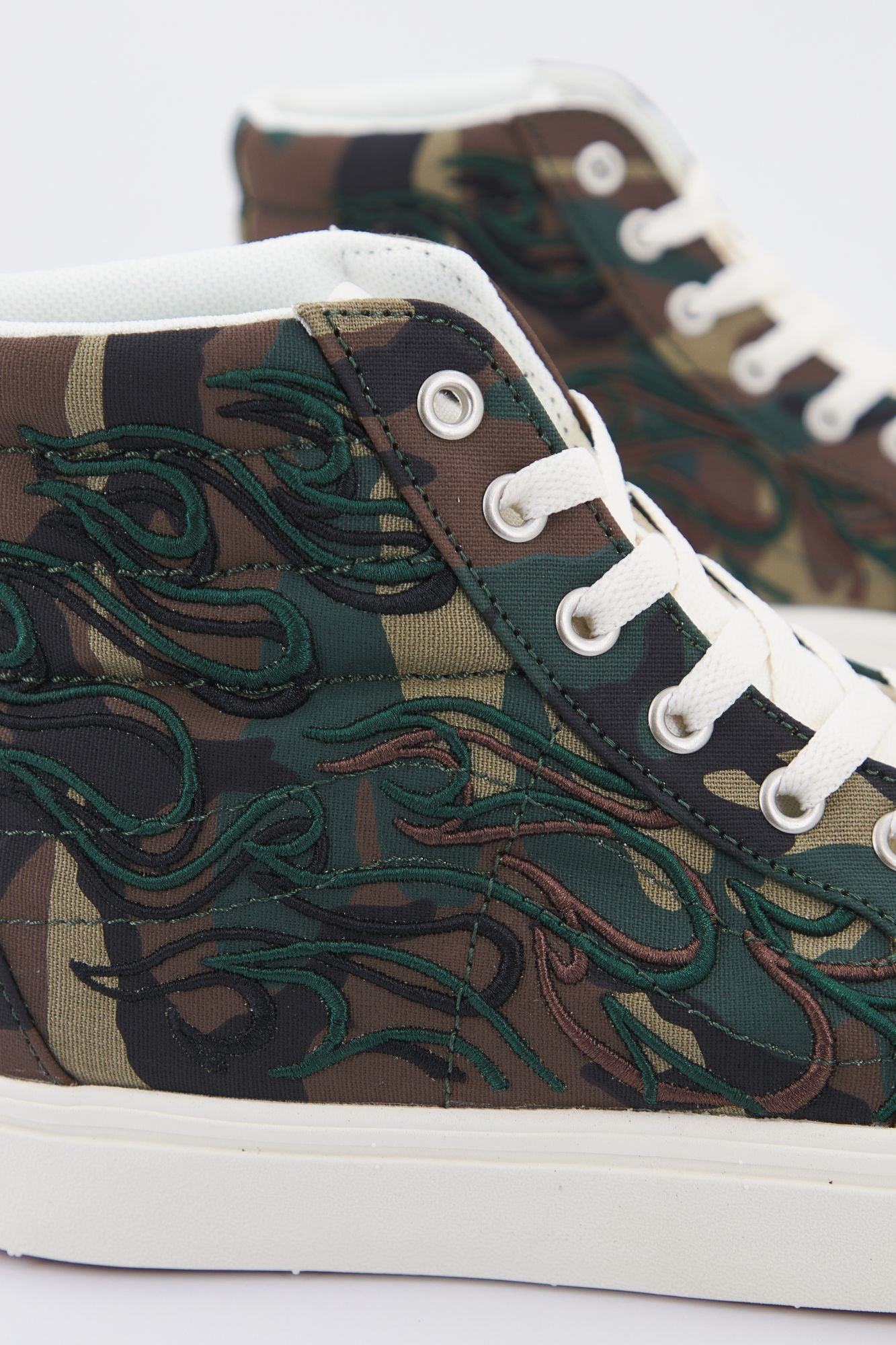 VANS UA COMFYCUSH SK8-HI en color VERDE (4)