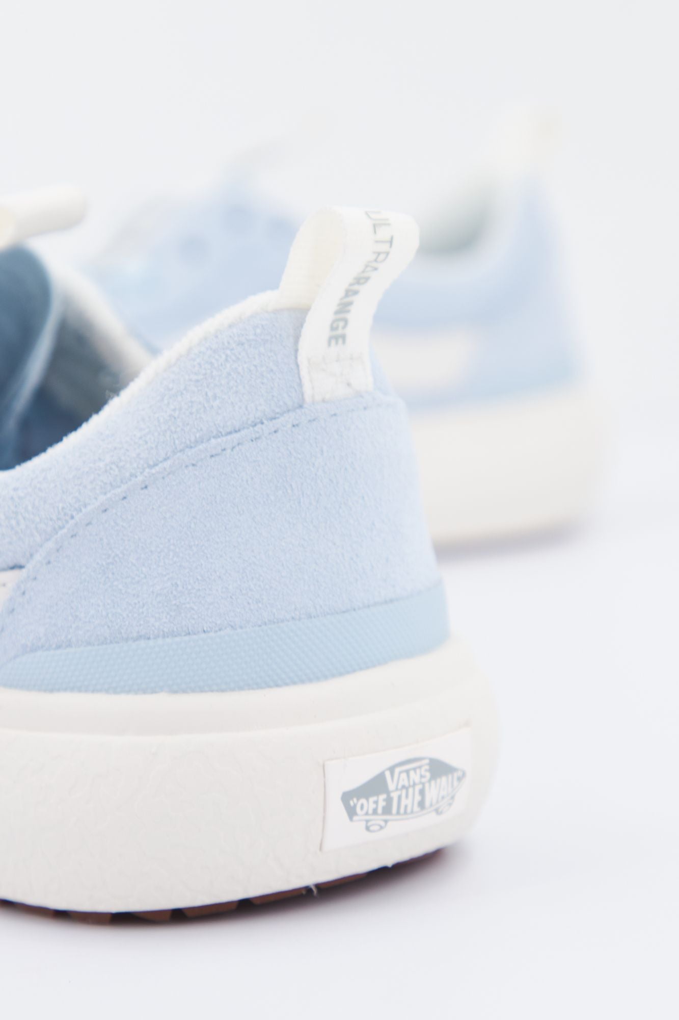 VANS UA ULTRARANGE EXO SE en color AZUL (4)