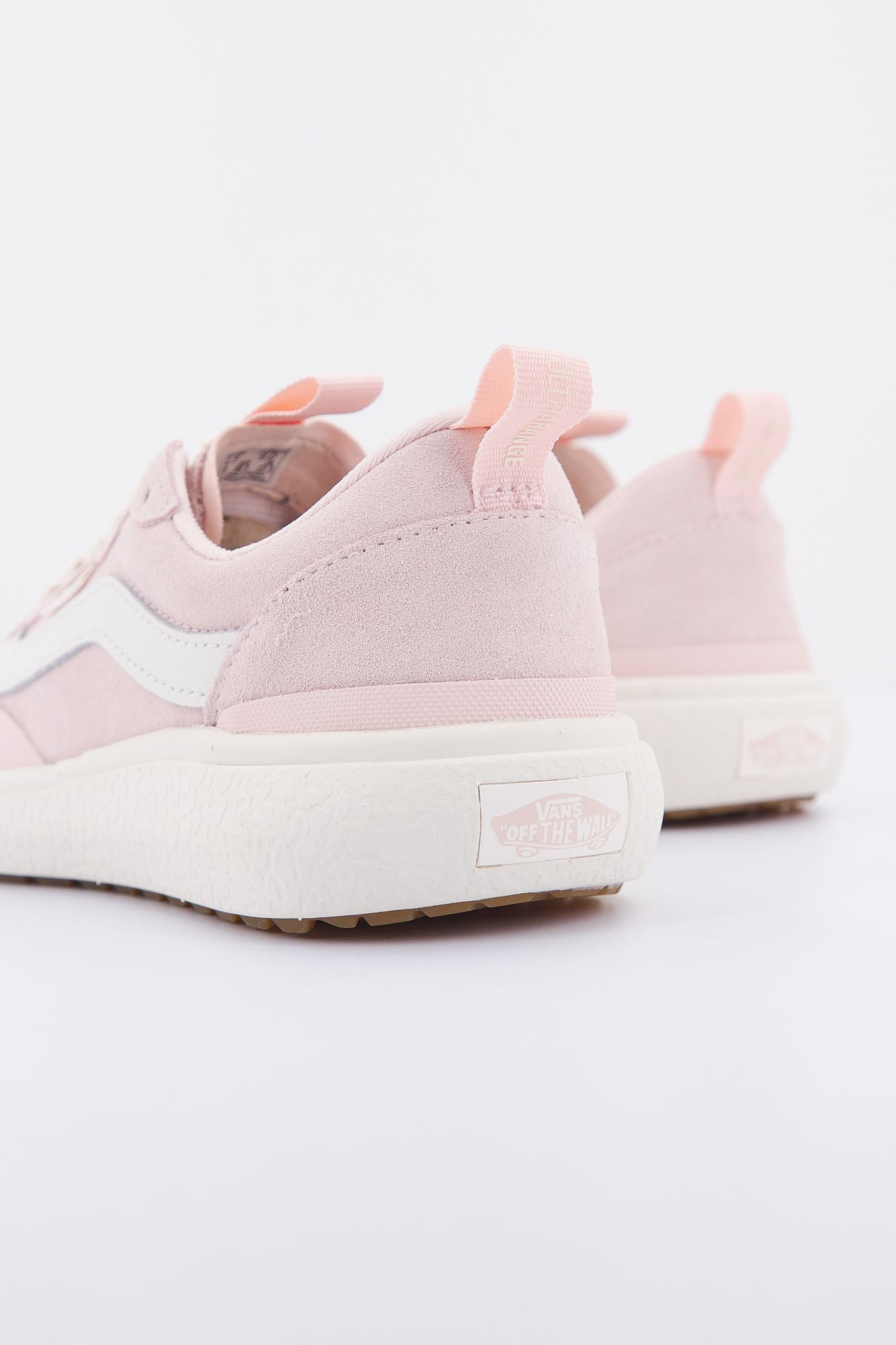VANS UA ULTRARANGE EXO SE en color ROSA (2)