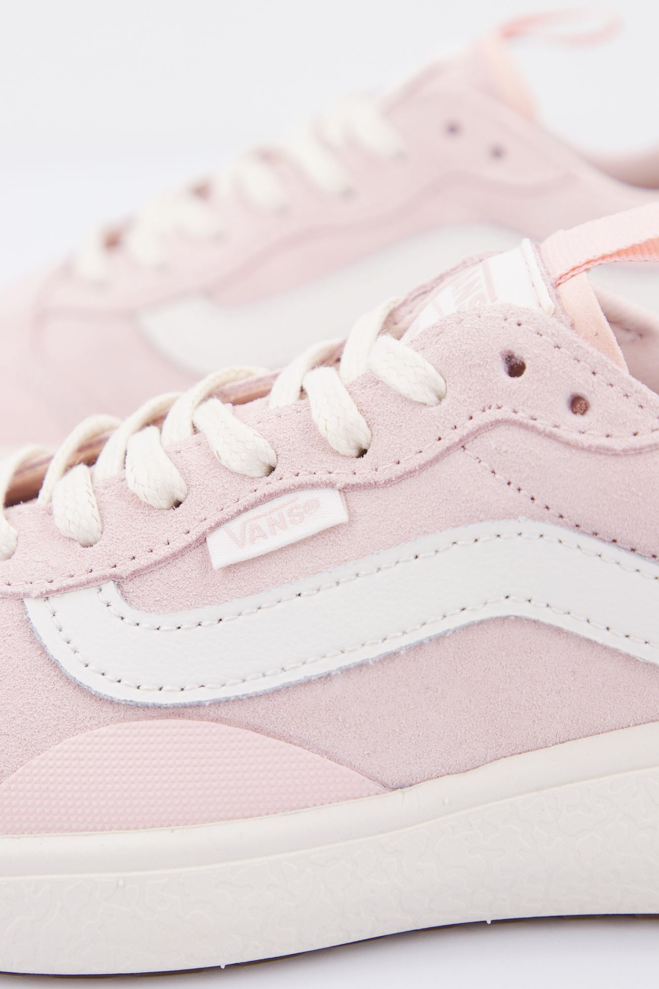 VANS UA ULTRARANGE EXO SE en color ROSA (3)