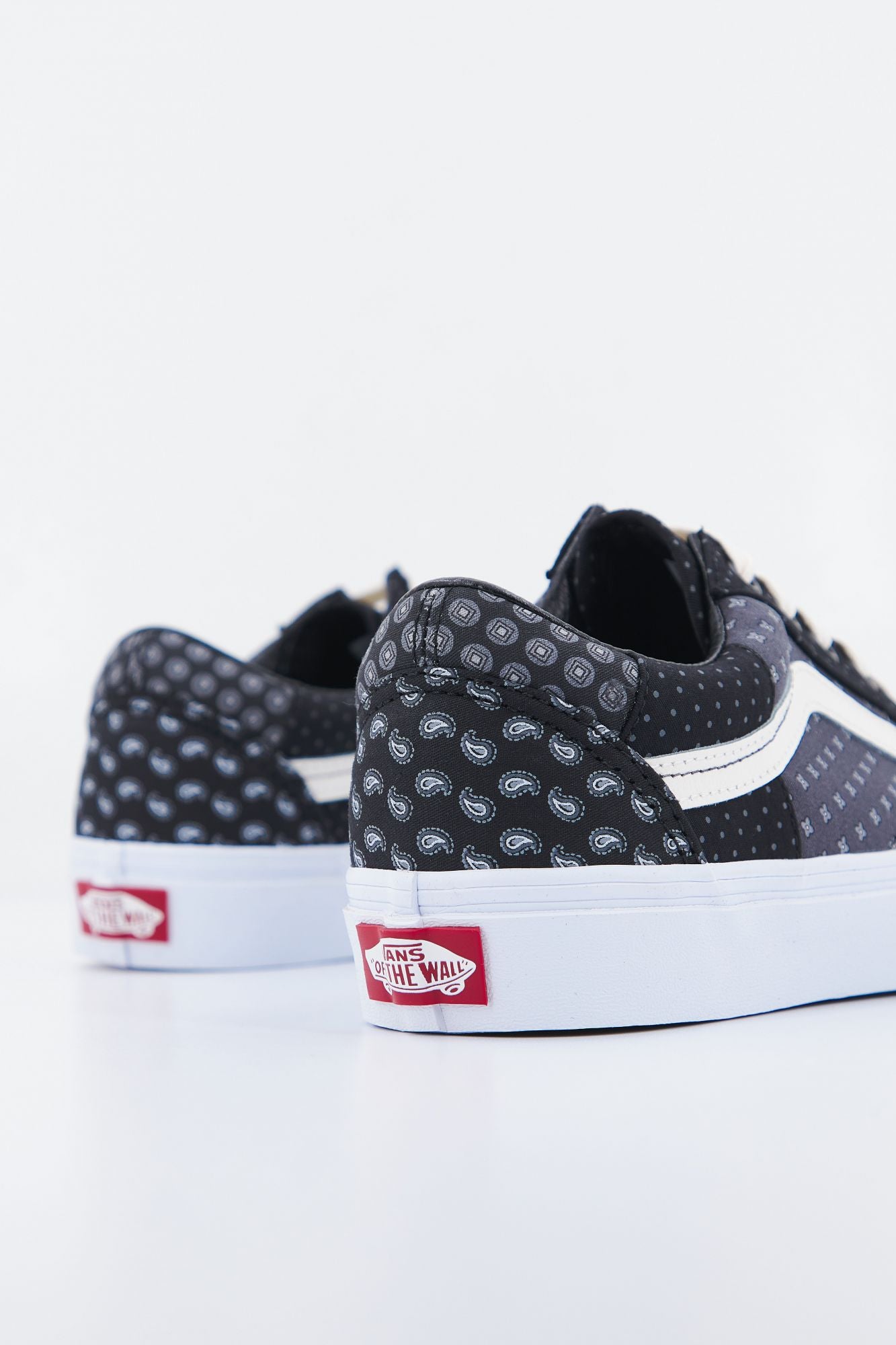 VANS UA OLD SKOOL en color NEGRO (3)