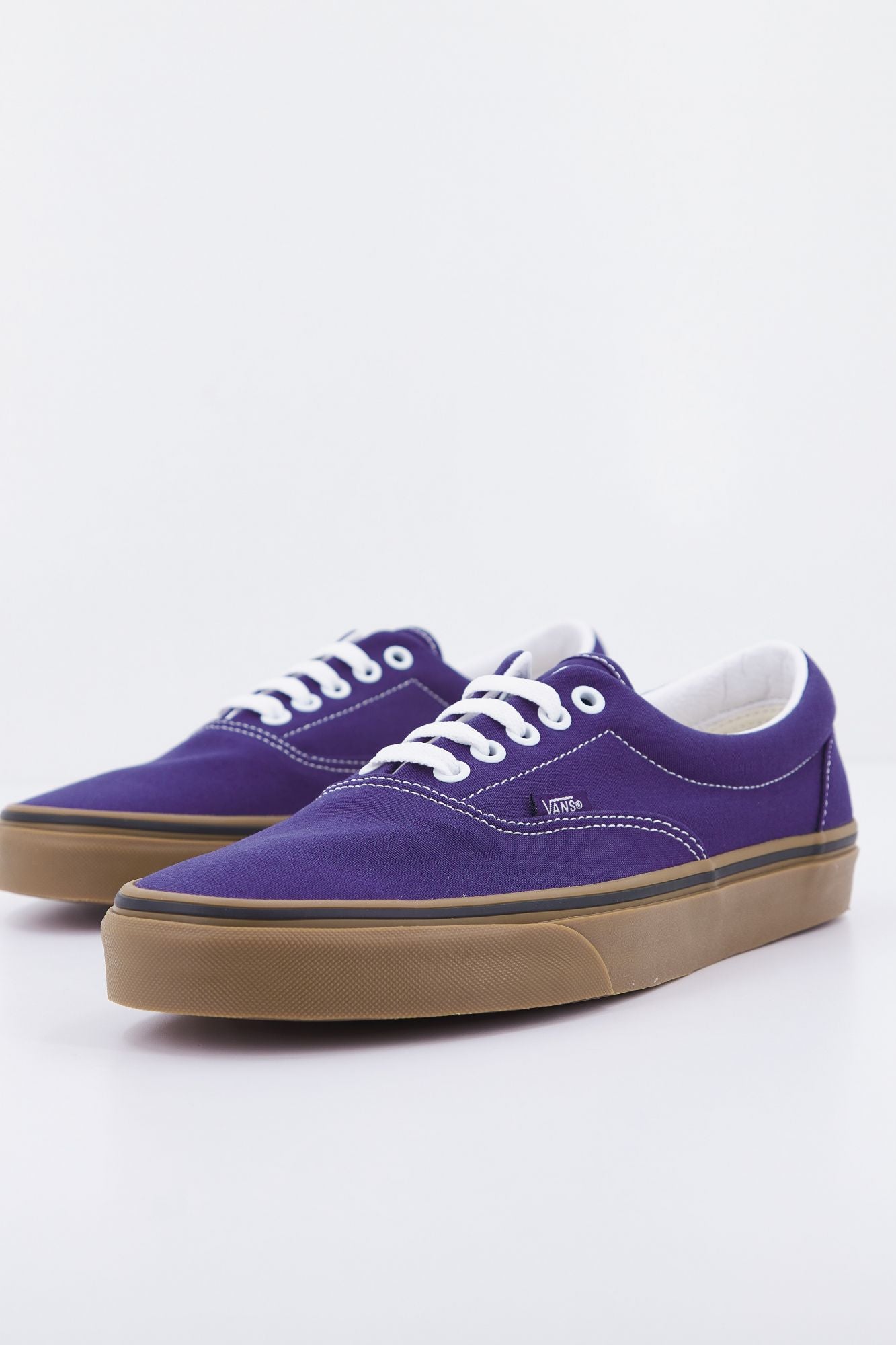 VANS UA ERA en color VIOLETA (1)