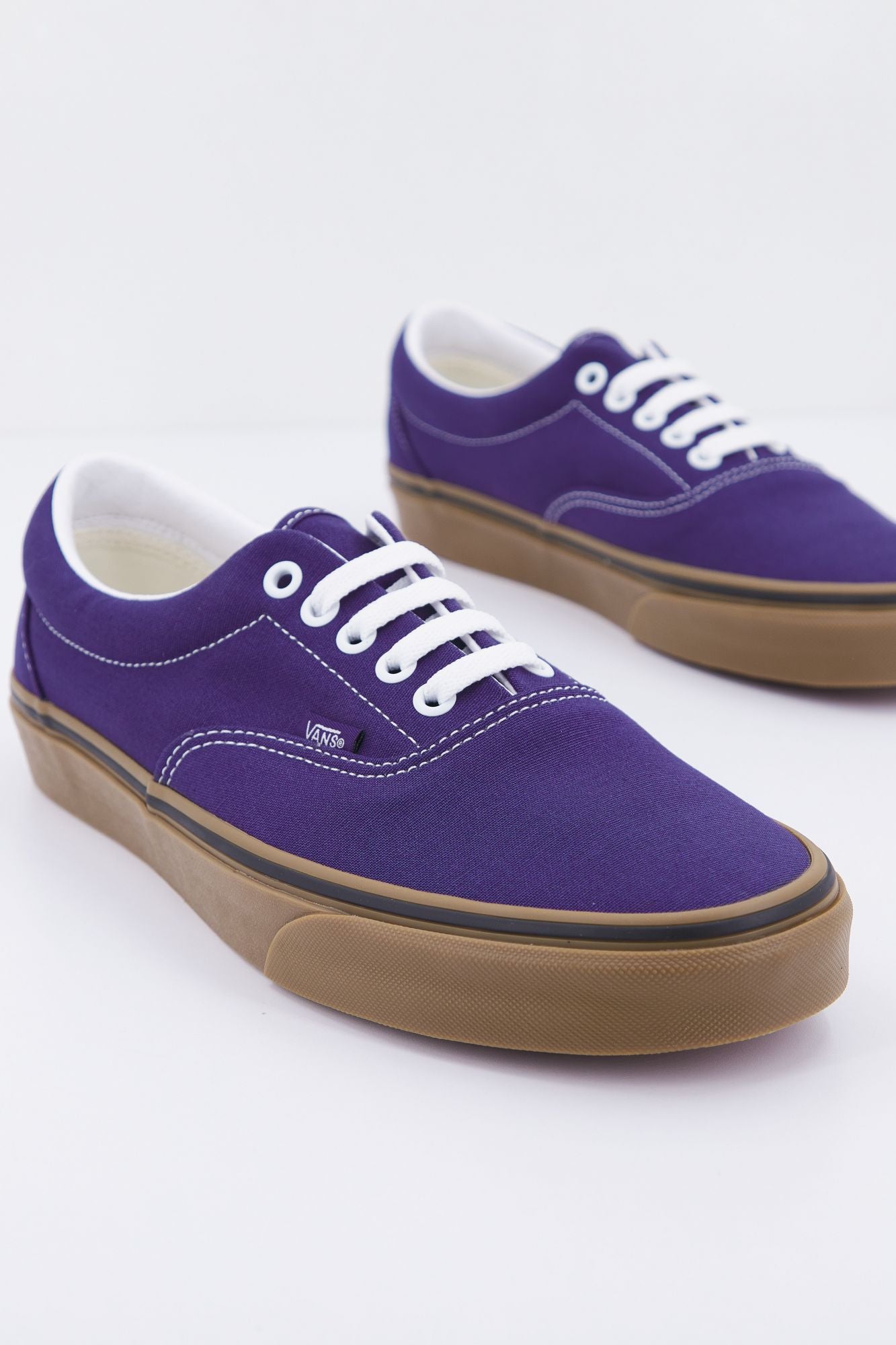 VANS UA ERA en color VIOLETA (2)