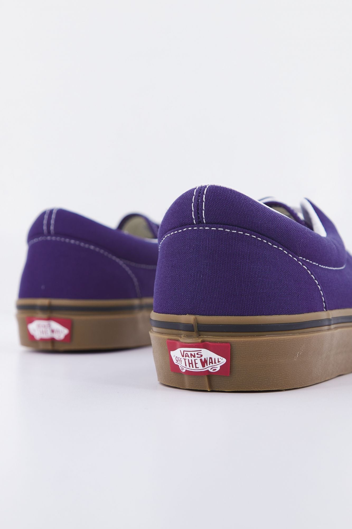 VANS UA ERA en color VIOLETA (3)