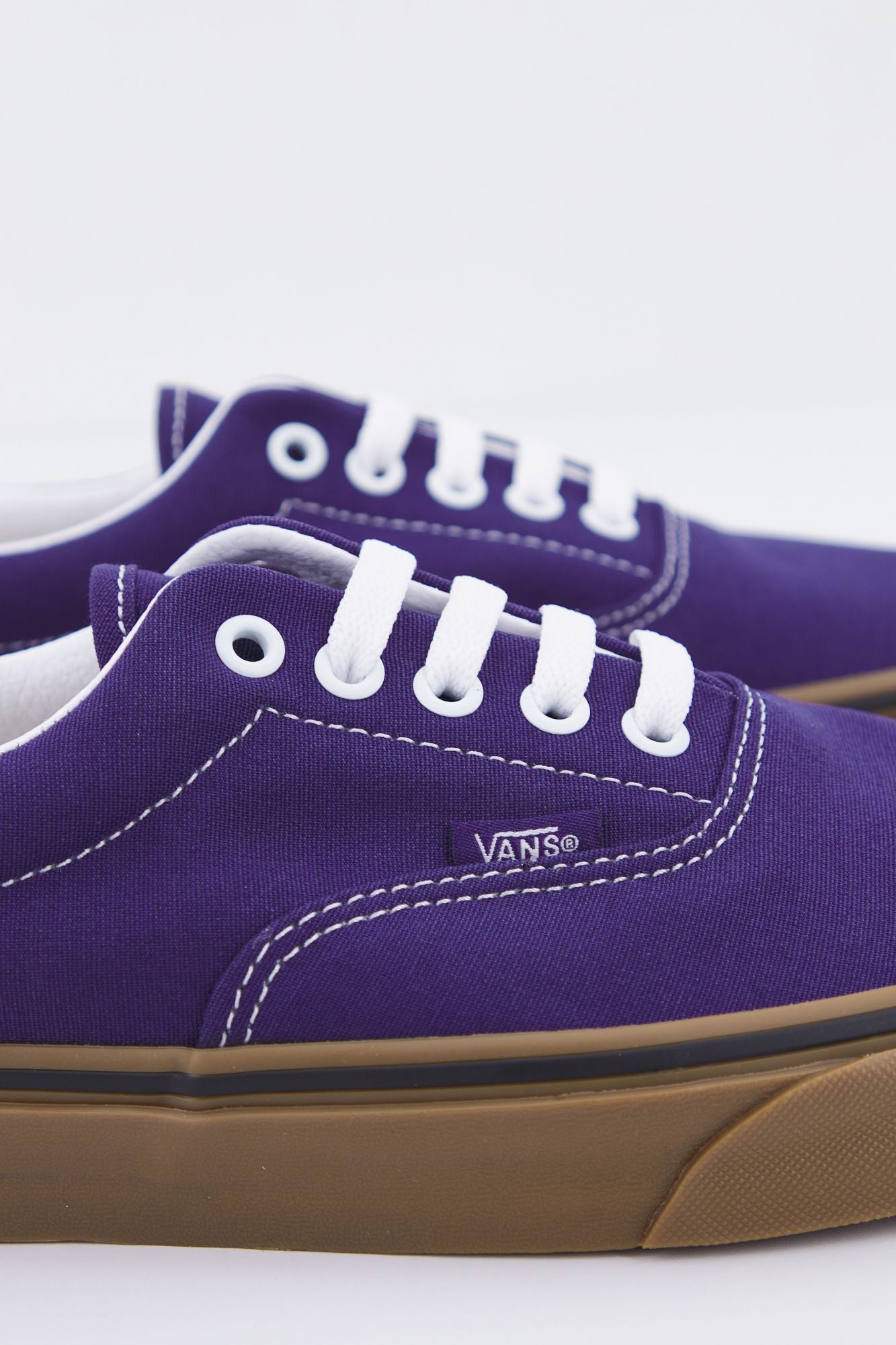 VANS UA ERA en color VIOLETA (4)