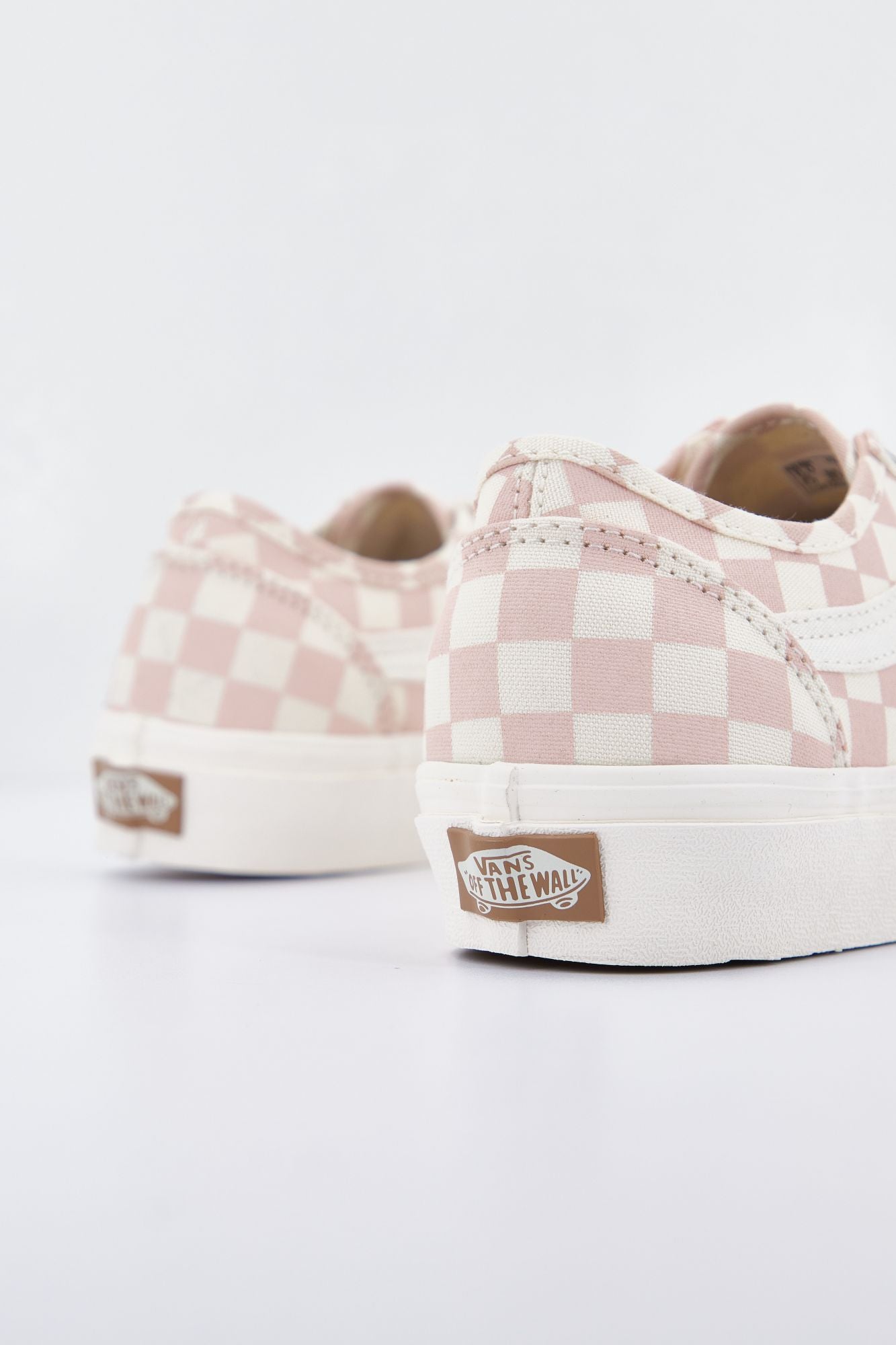 VANS UA OLD SKOOL TAPERED E en color ROSA (3)