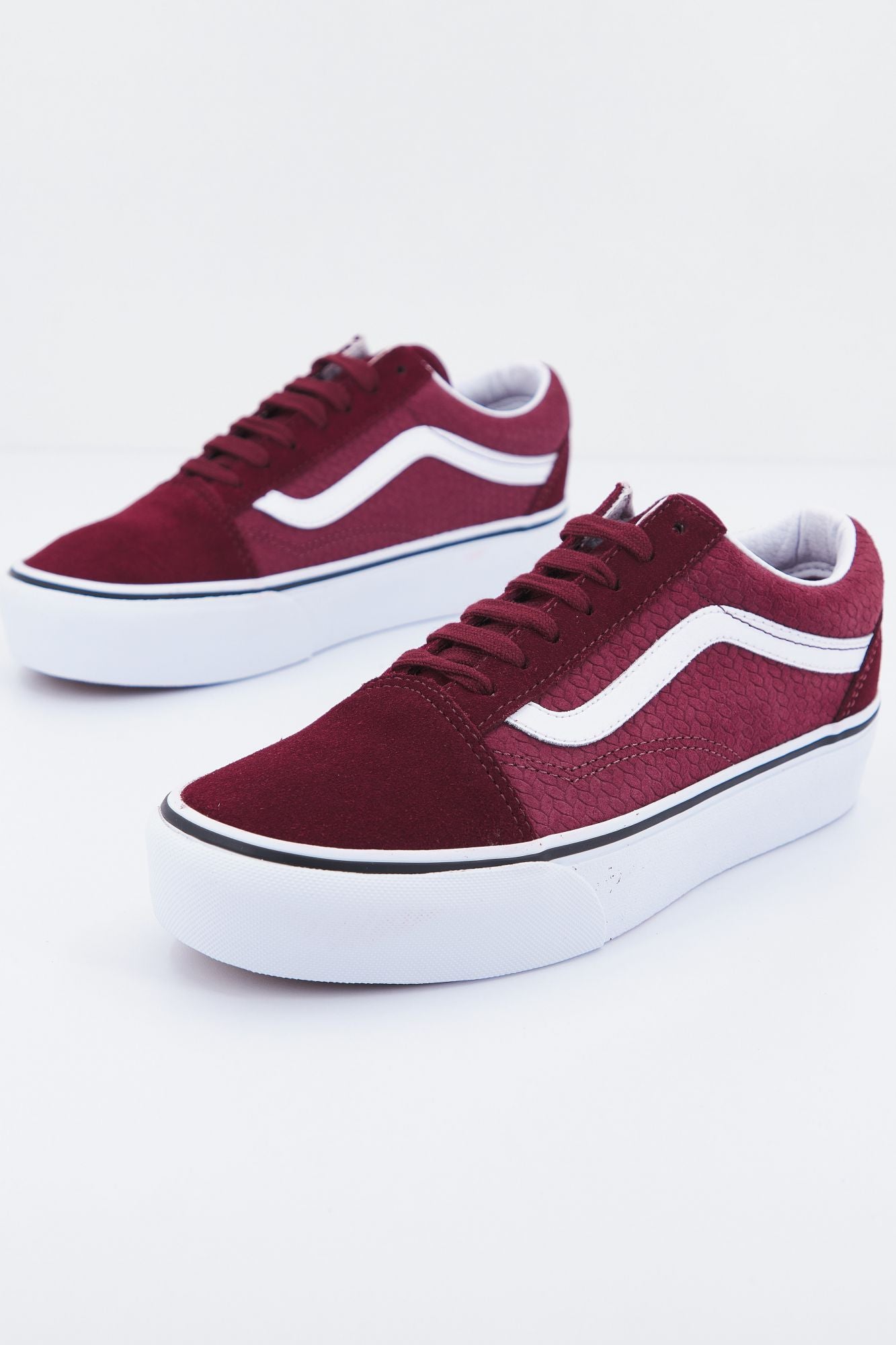 VANS UA OLD SKOOL PLATFORM en color BURDEOS (2)