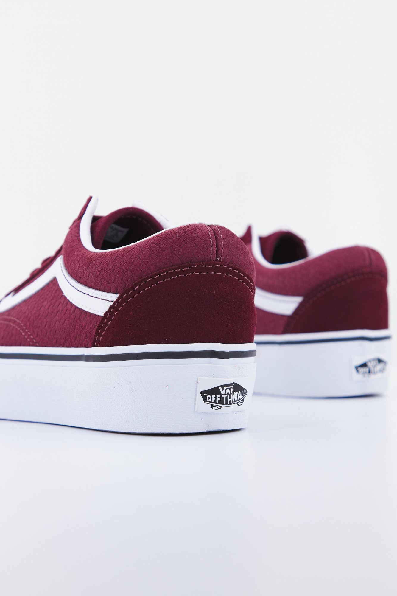 VANS UA OLD SKOOL PLATFORM en color BURDEOS (3)